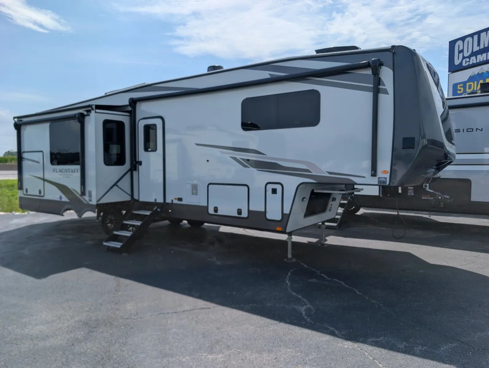 2027 Forest River Flagstaff Classic F372RL in hartford IL