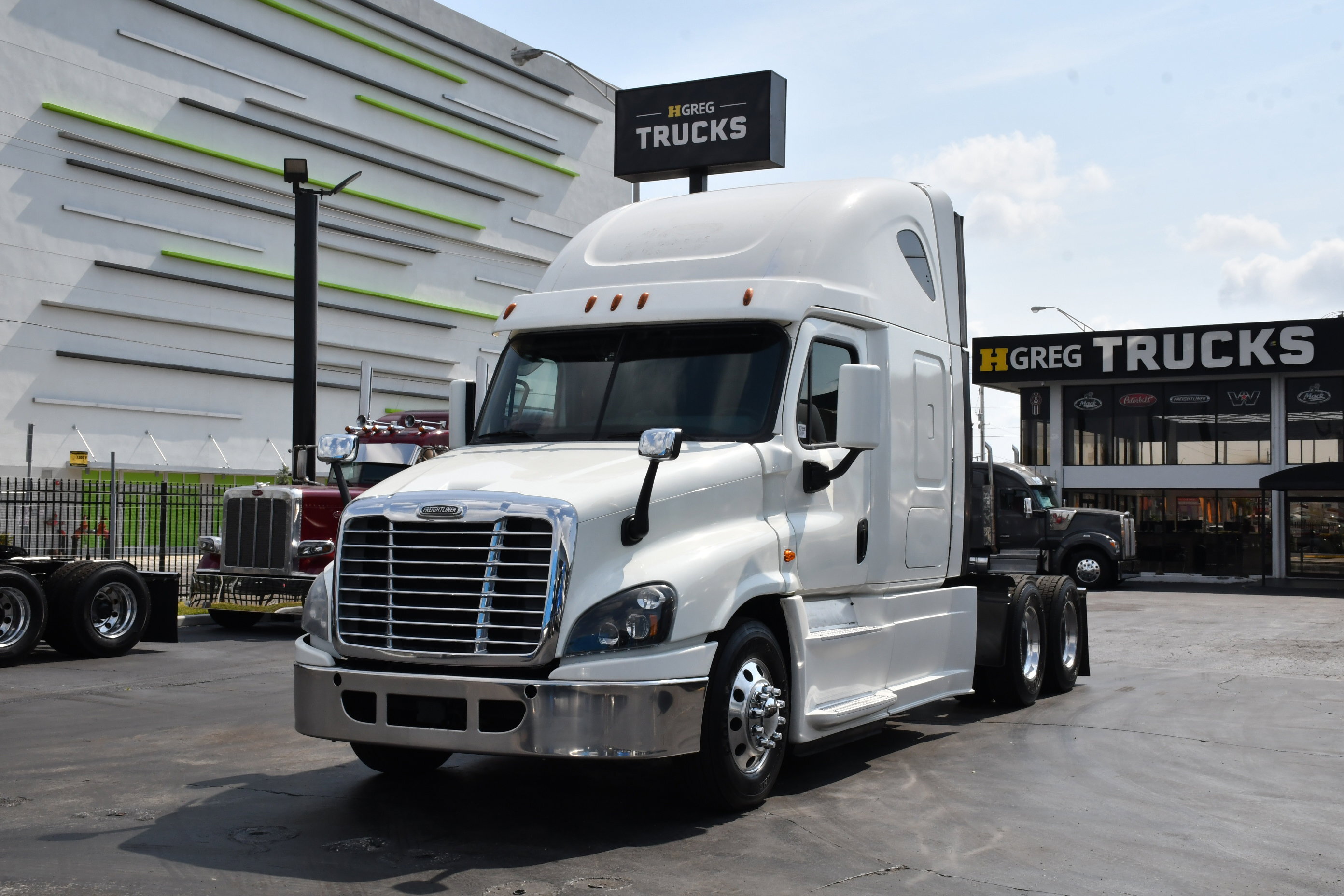 2017 FREIGHTLINER CASCADIA 125 in Miami, FL