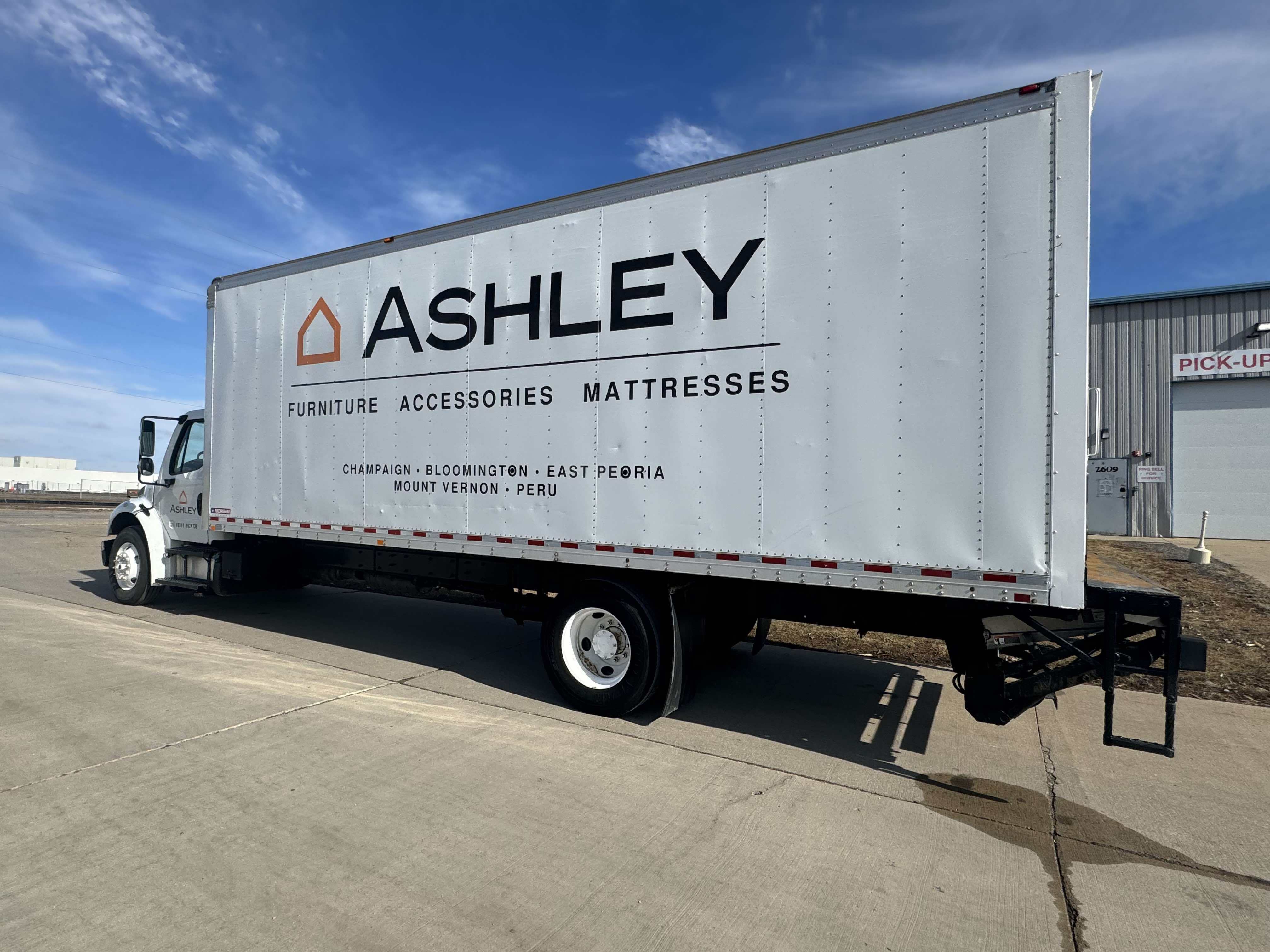 2017 FREIGHTLINER BUSINESS CLASS M2 106 in Champaign, IL