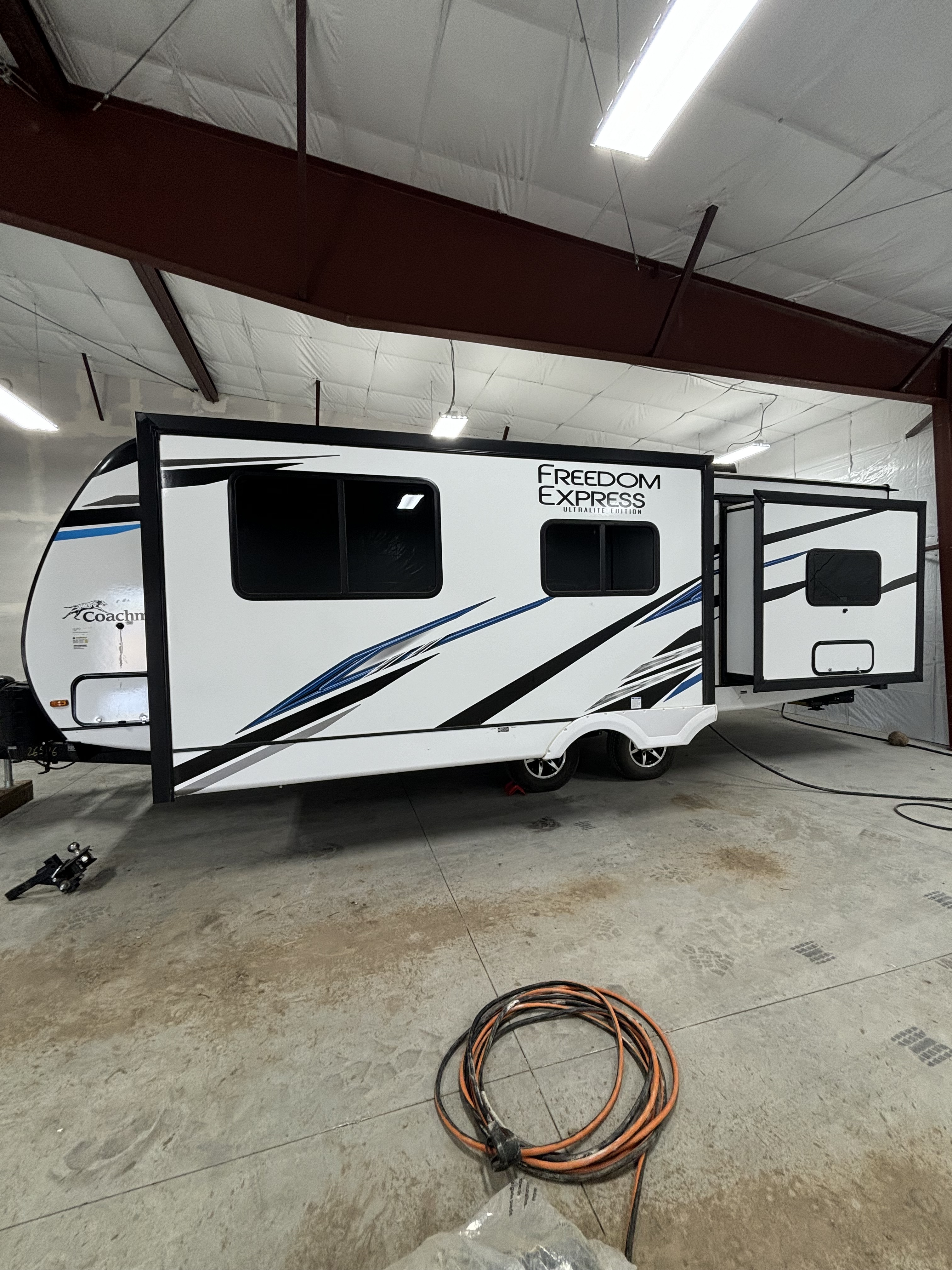 2023 Coachmen FREEDOM EXPRESS ULTRA LITE 259FKDS RV