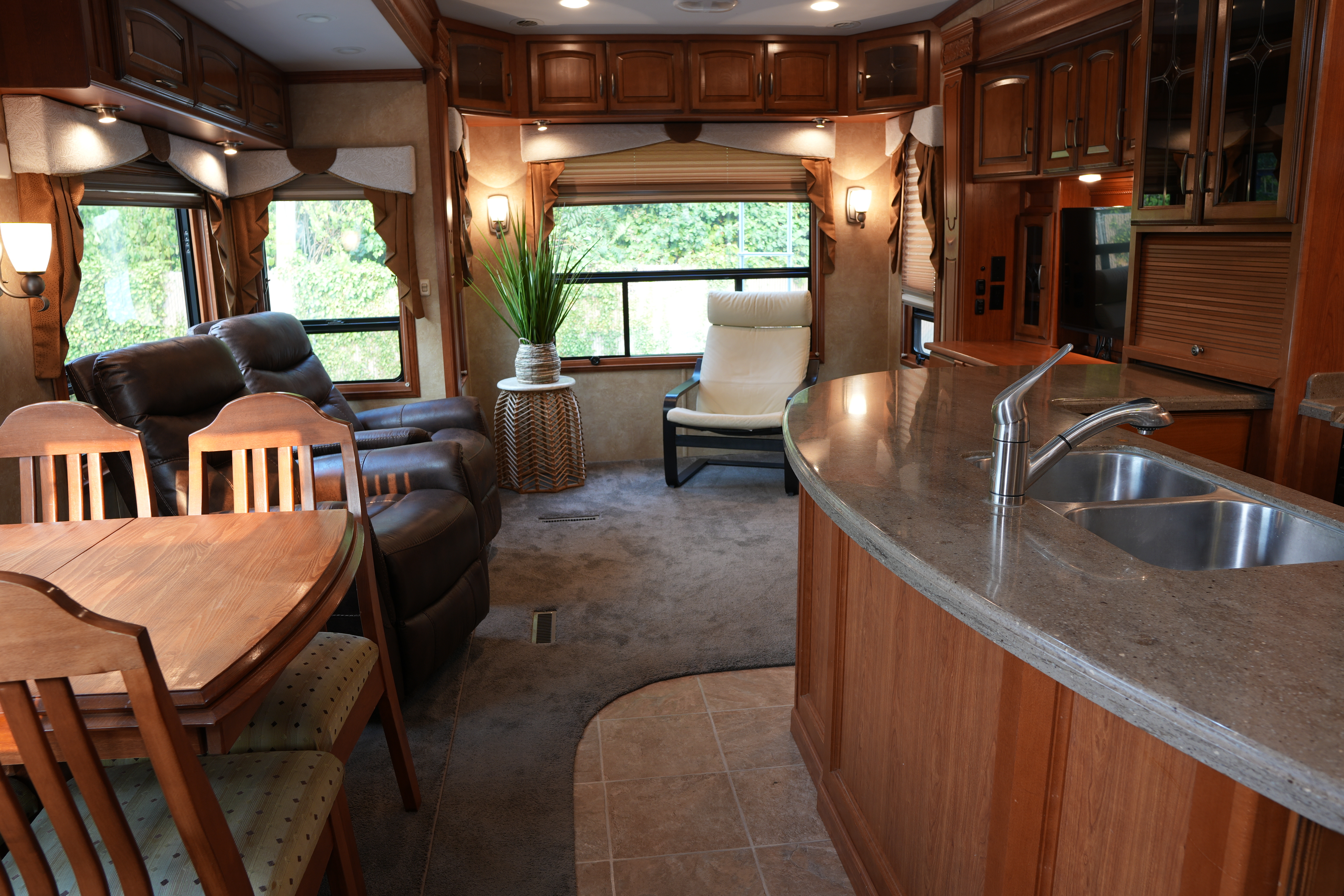 2010 DRV MOBILE SUITES 36TKSB3 in eugene OR