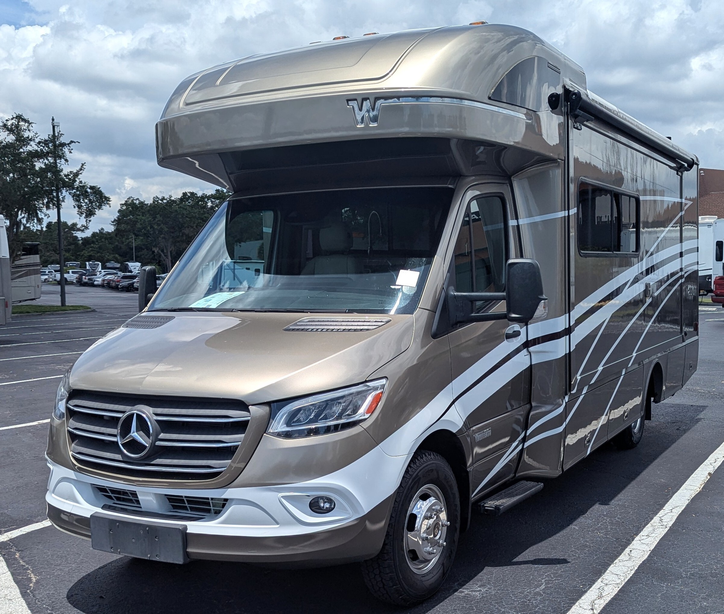 2021 Winnebago NAVION 24D RV