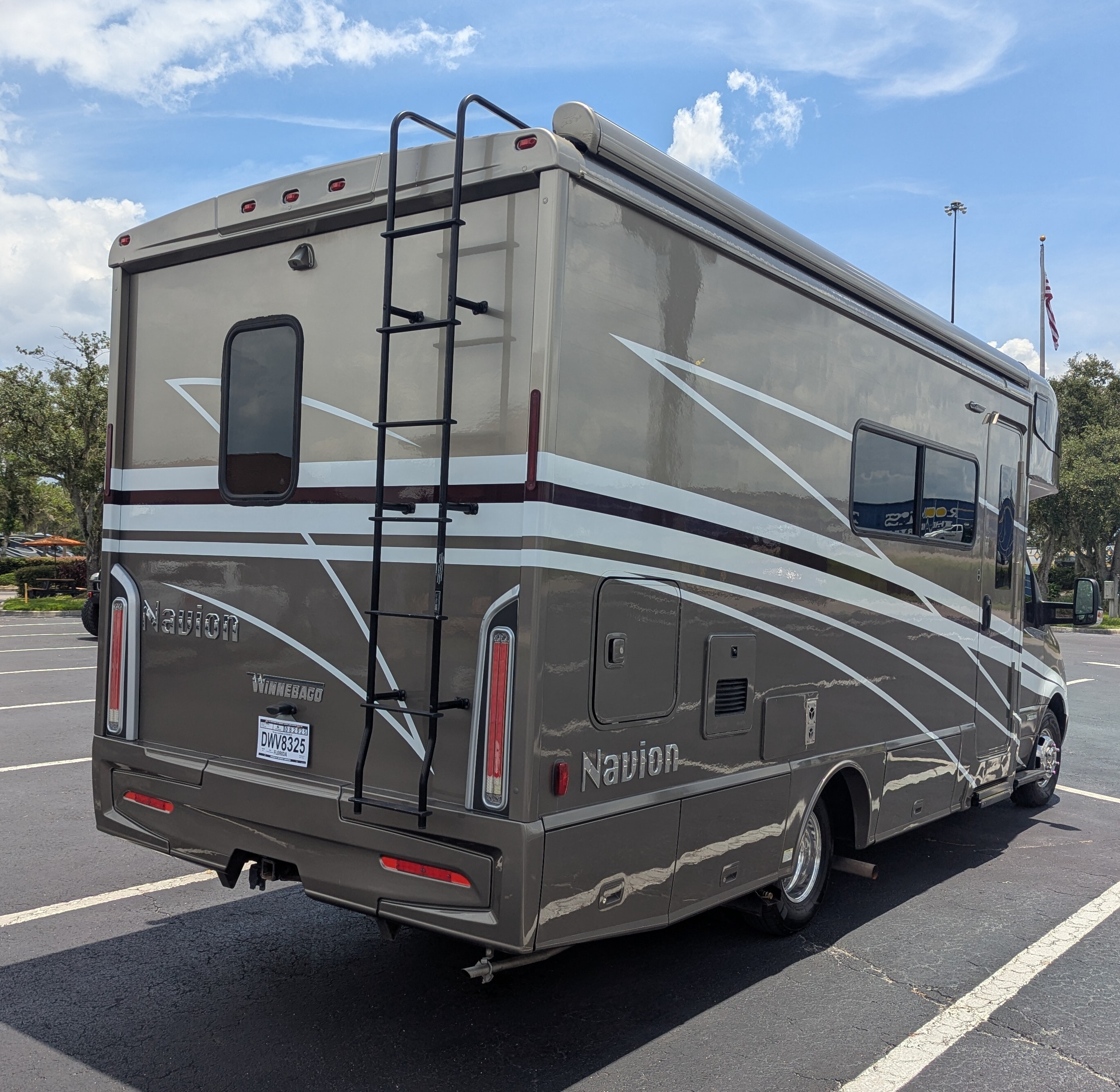 2021 Winnebago NAVION 24D in zephyrhills FL