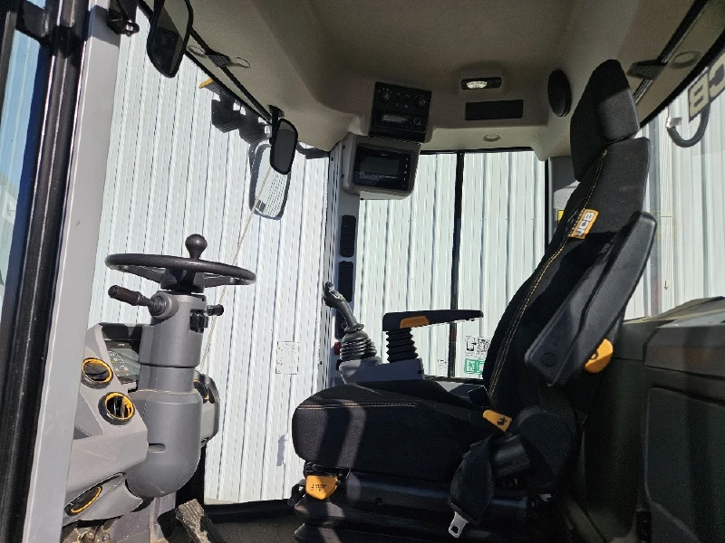2023 JCB 427