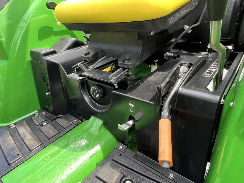 2024 JOHN DEERE 4044M
