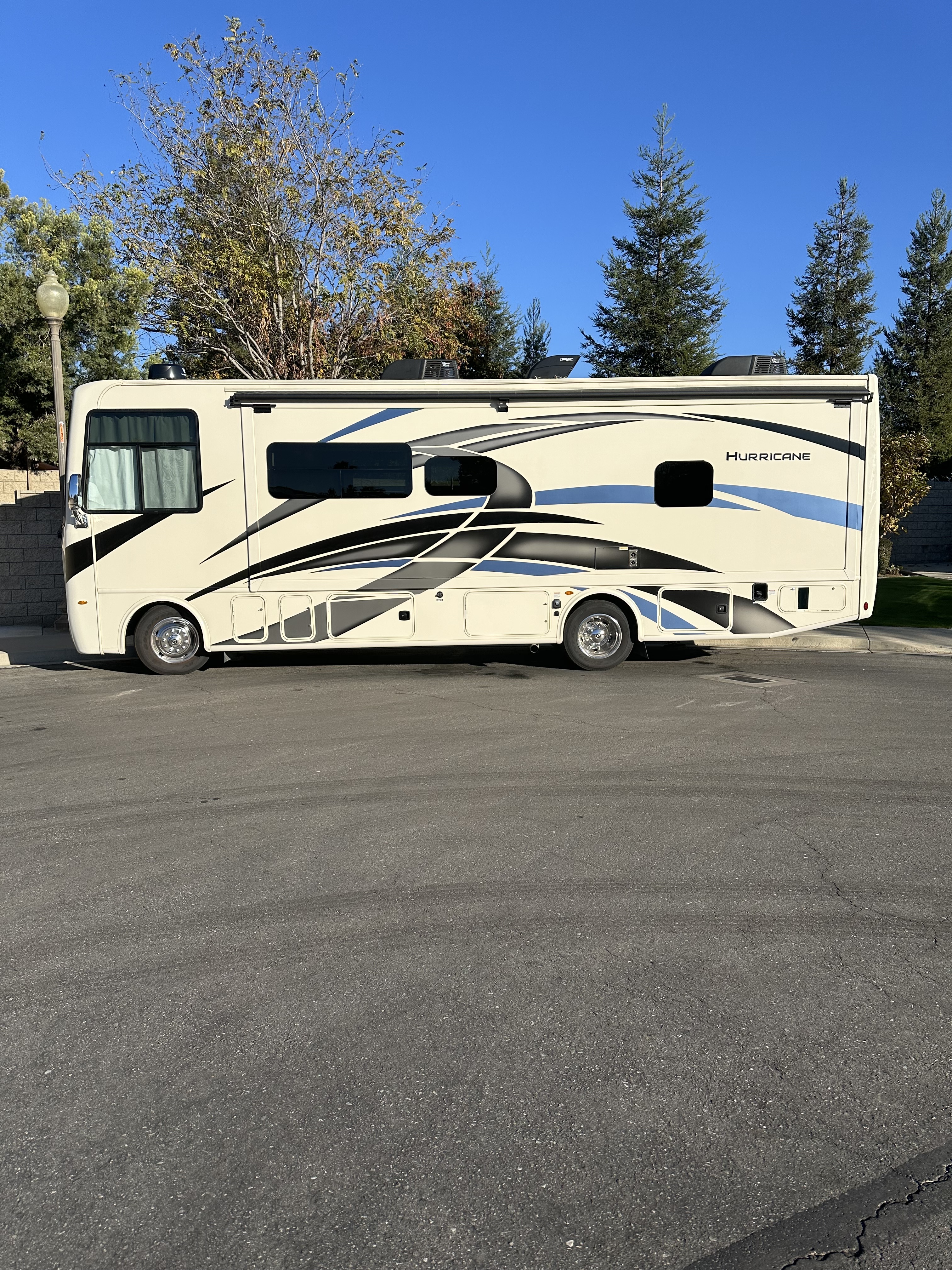 2022 Thor Motor Coach HURRICANE 29M in bakersfield CA