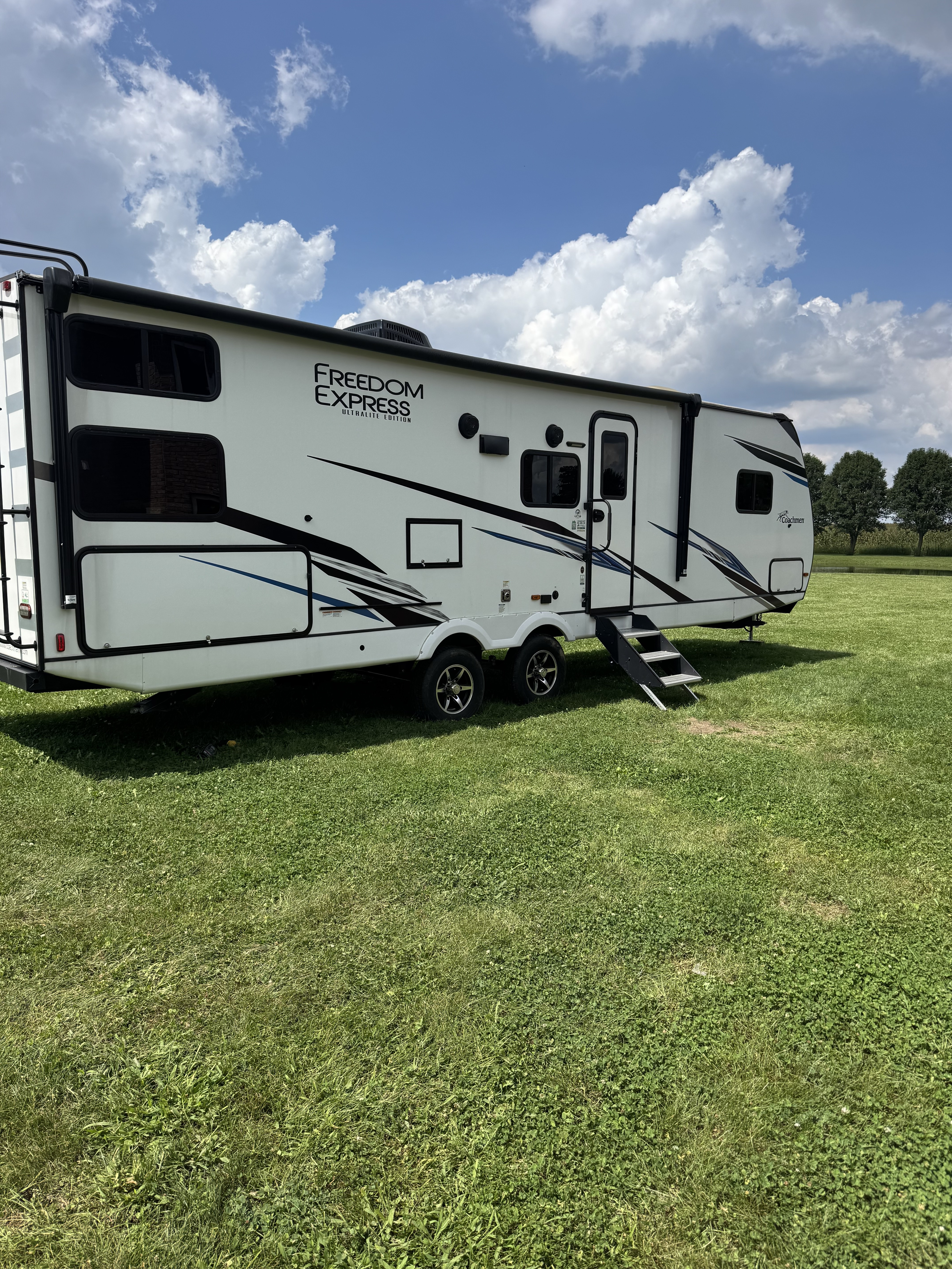 2023 Coachmen FREEDOM EXPRESS ULTRA LITE 294BHDS in fairland IN