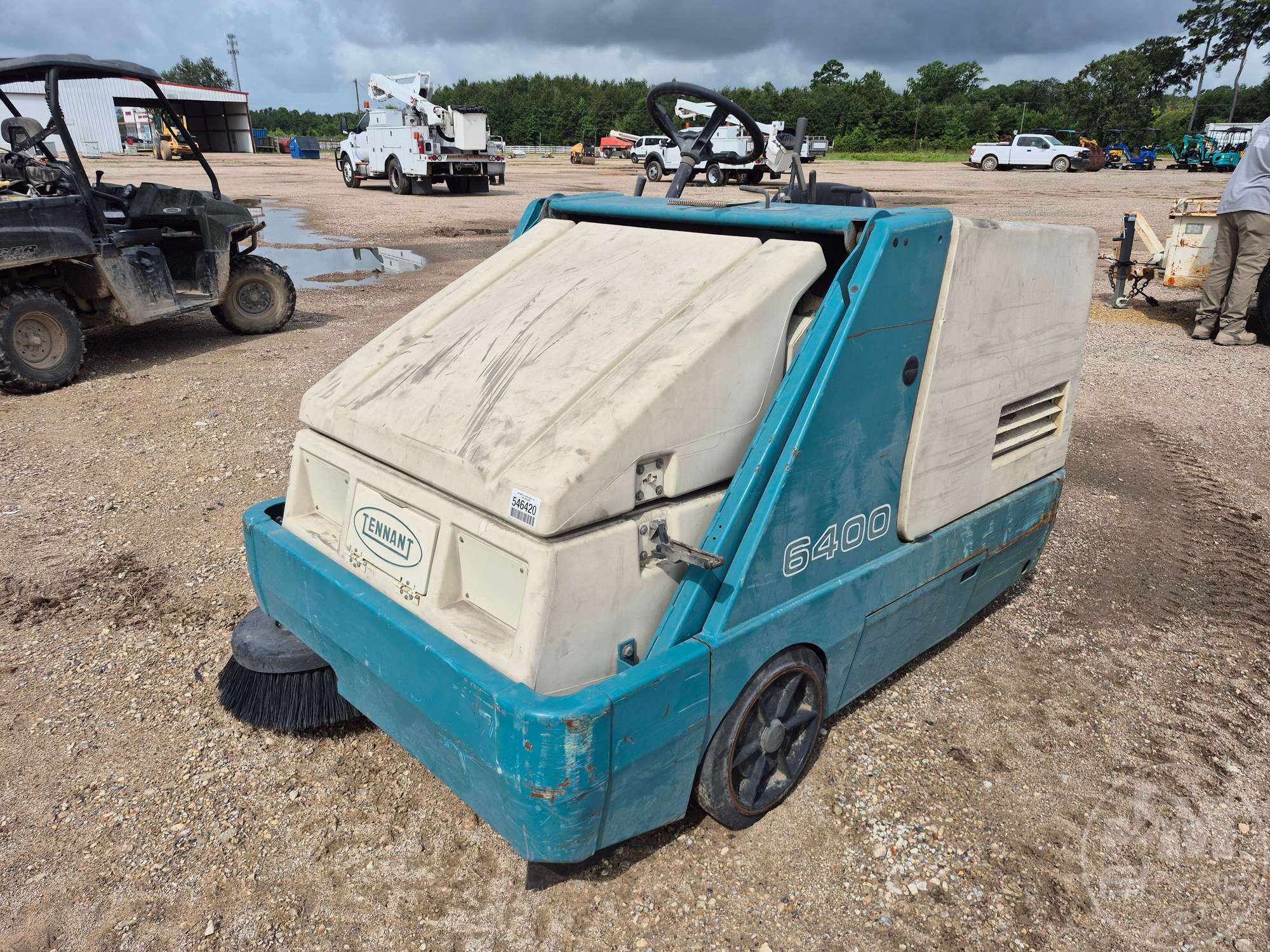 TENNANT CO 36V SWEEPER in Cleveland, TX