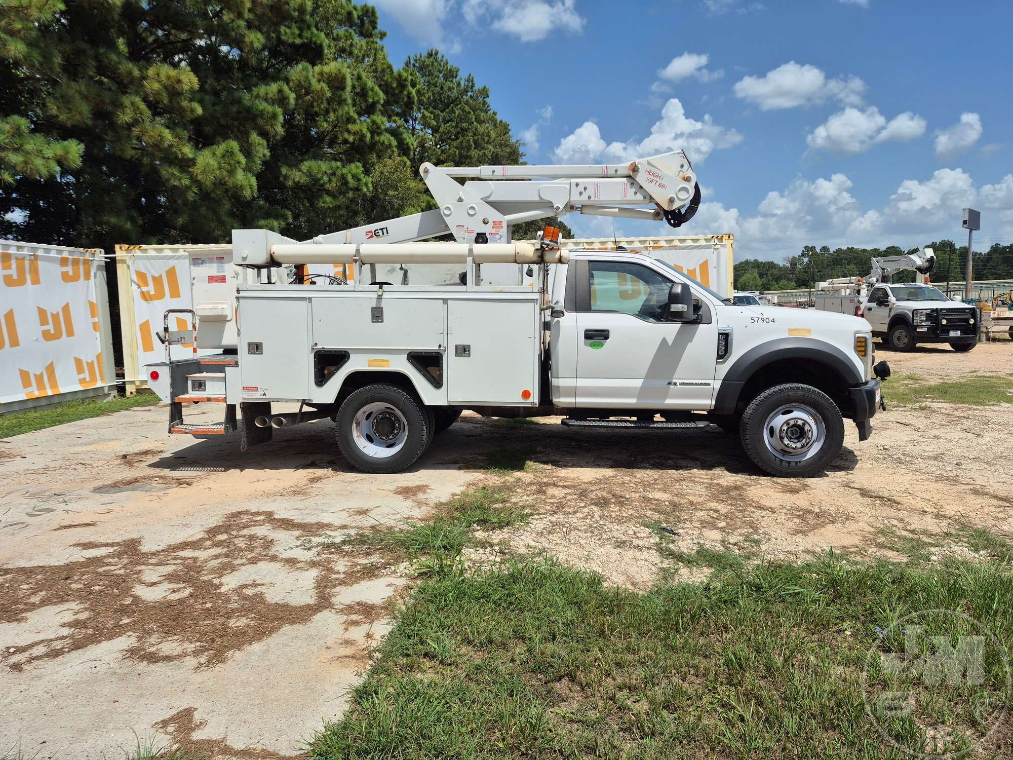 2019 FORD F-550 in Cleveland, TX