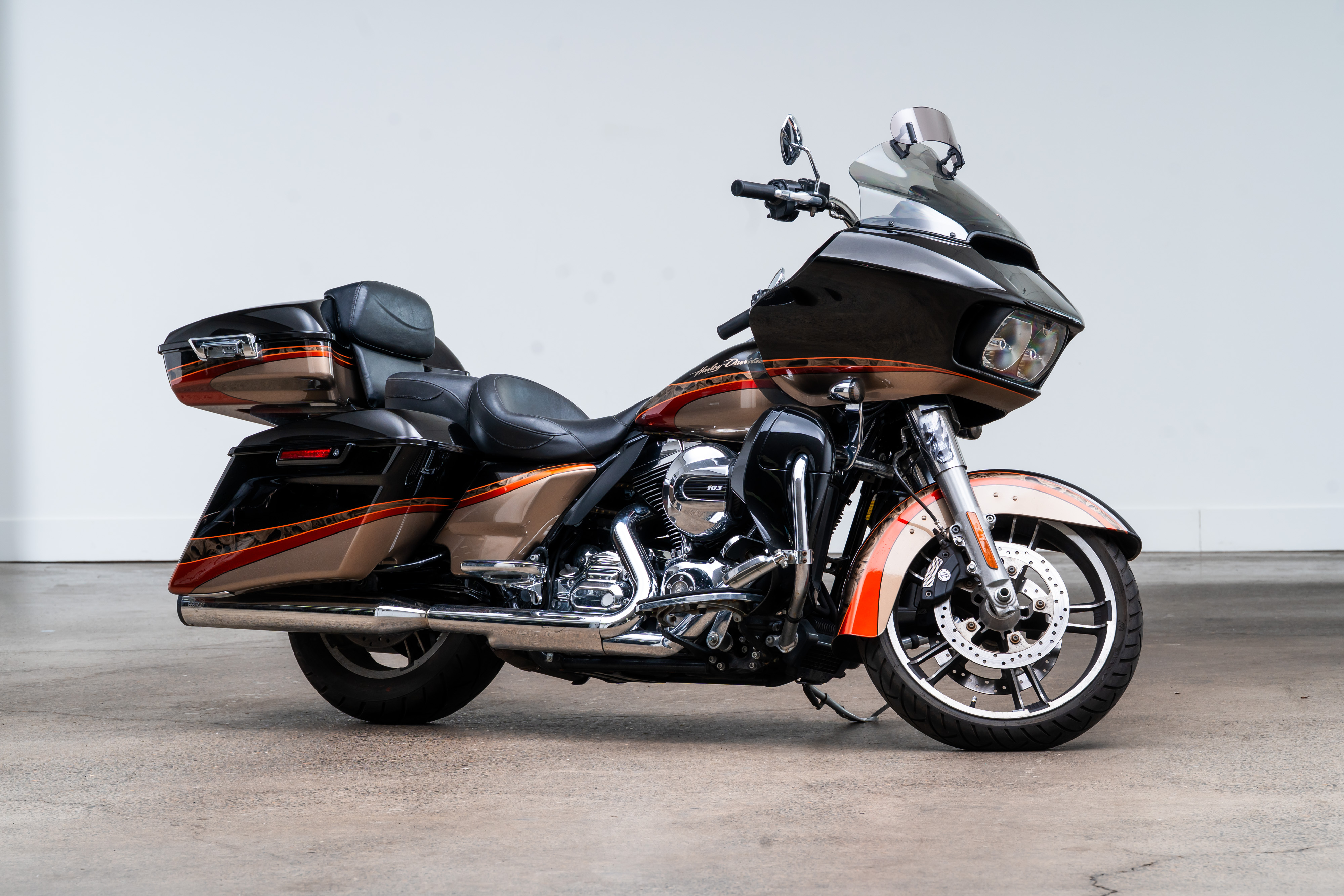 2016 Harley-Davidson ROAD GLIDE® CUSTOM BASE BASE in Portland, OR