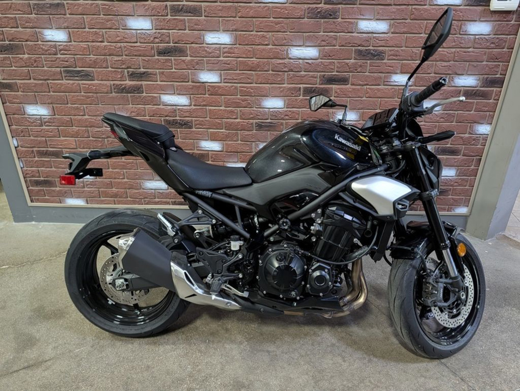 2025 Kawasaki Z900 ABS Metallic Spark Black/Metallic Carbon Gray ABS in Dimondale, MI