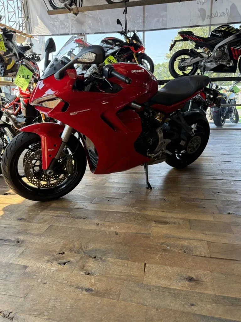 2021 Ducati SuperSport 950 Ducati Red