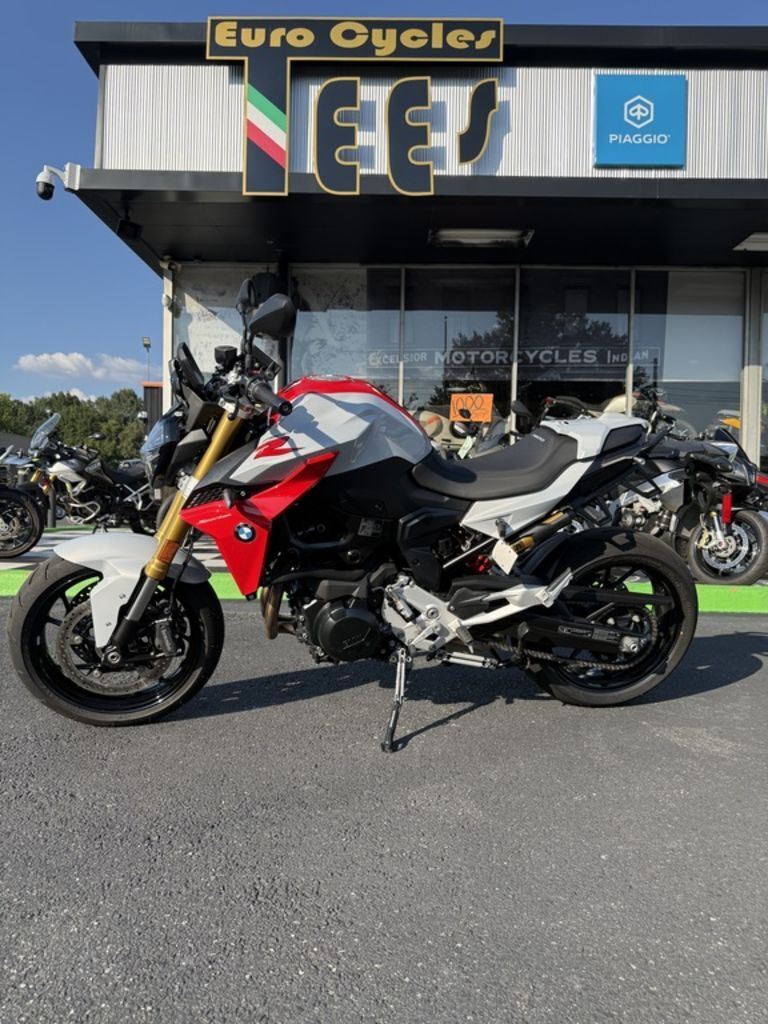 2021 BMW F 900 R Hockenheim Silver Metallic / Racing Red 900 R in Charlotte, NC