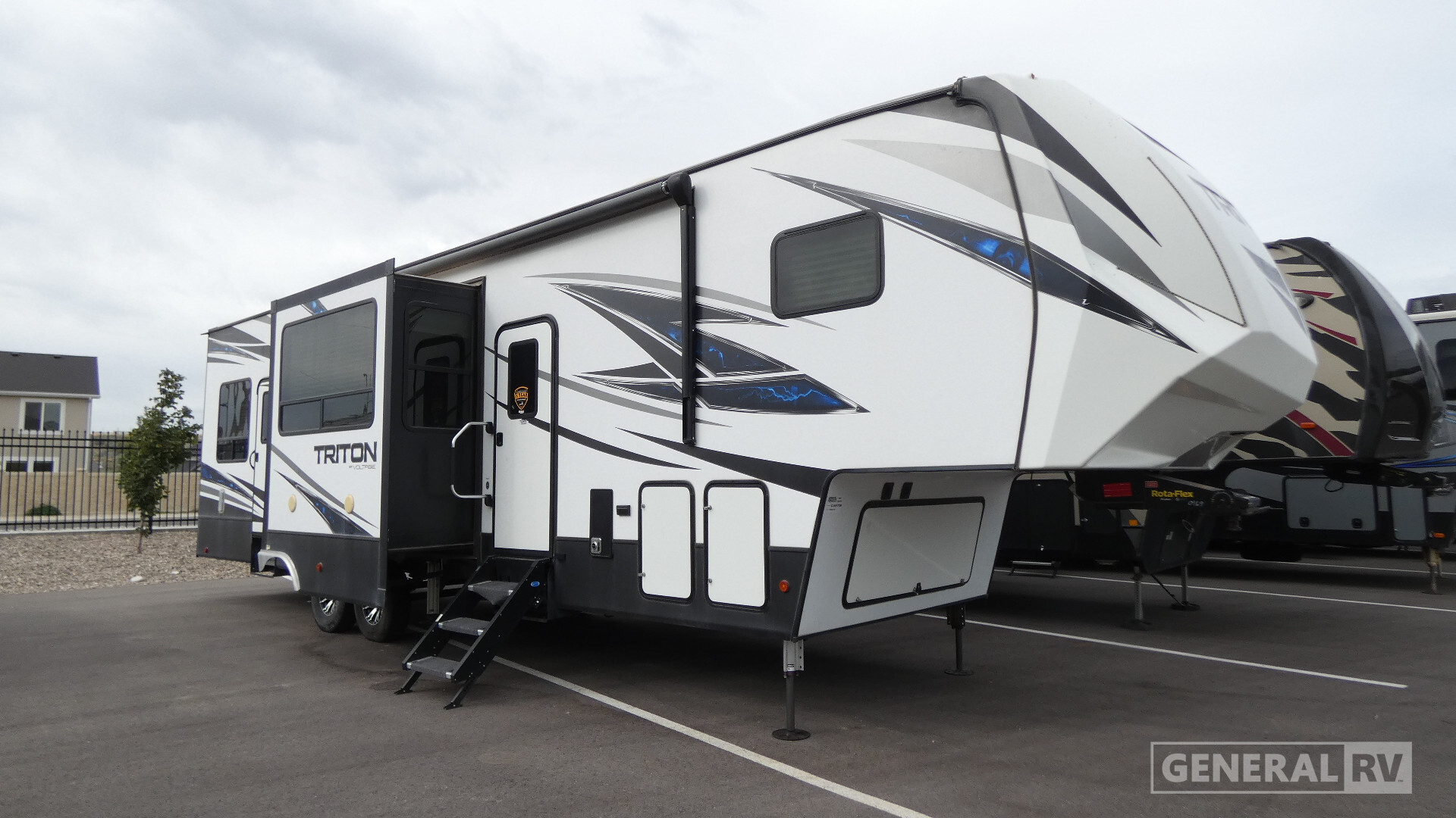 2020 Dutchmen TRITON 3531 Fifth Wheel Toy Hauler RV