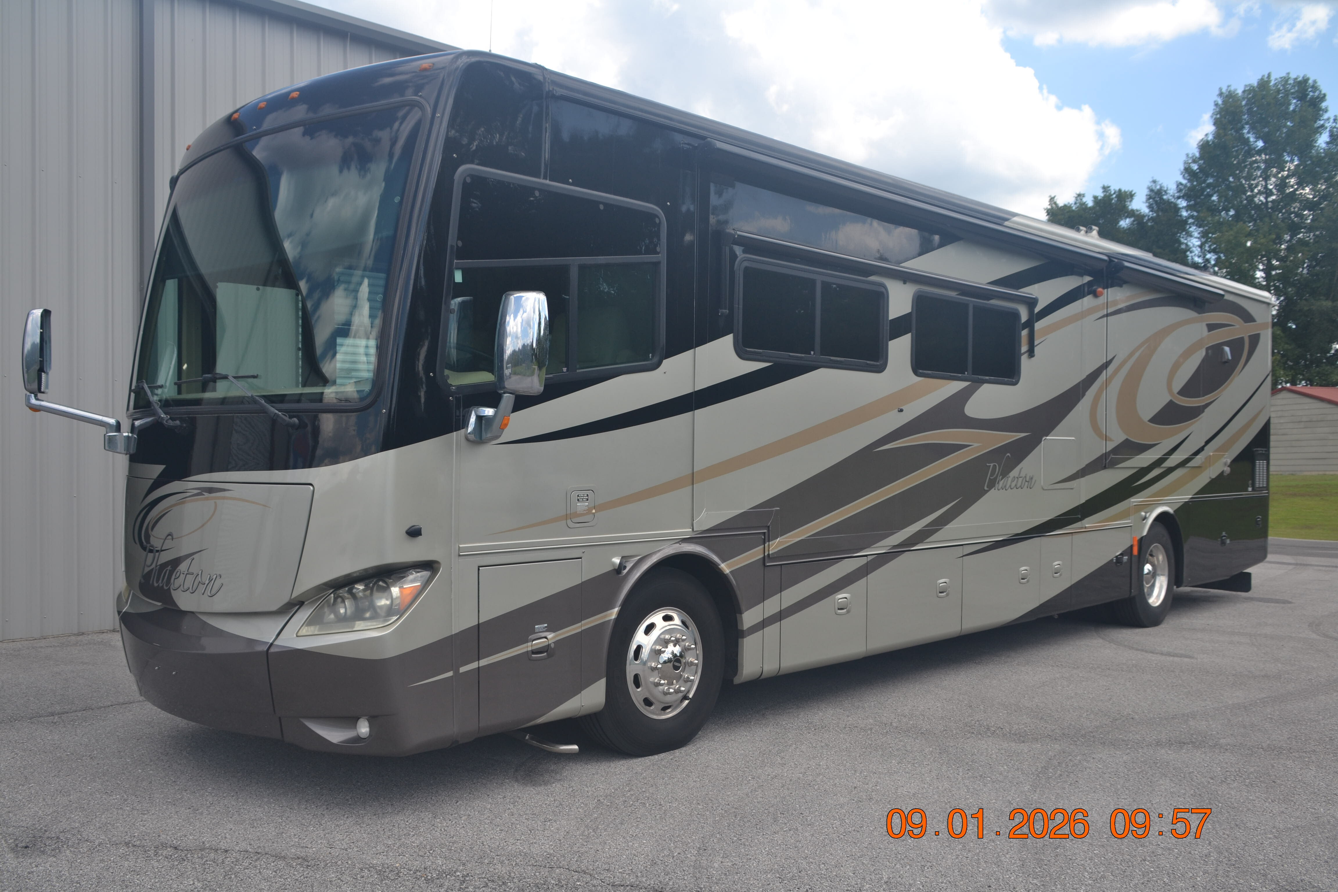 2011 Tiffin Motorhomes Phaeton 40 QBH in spruce pine AL