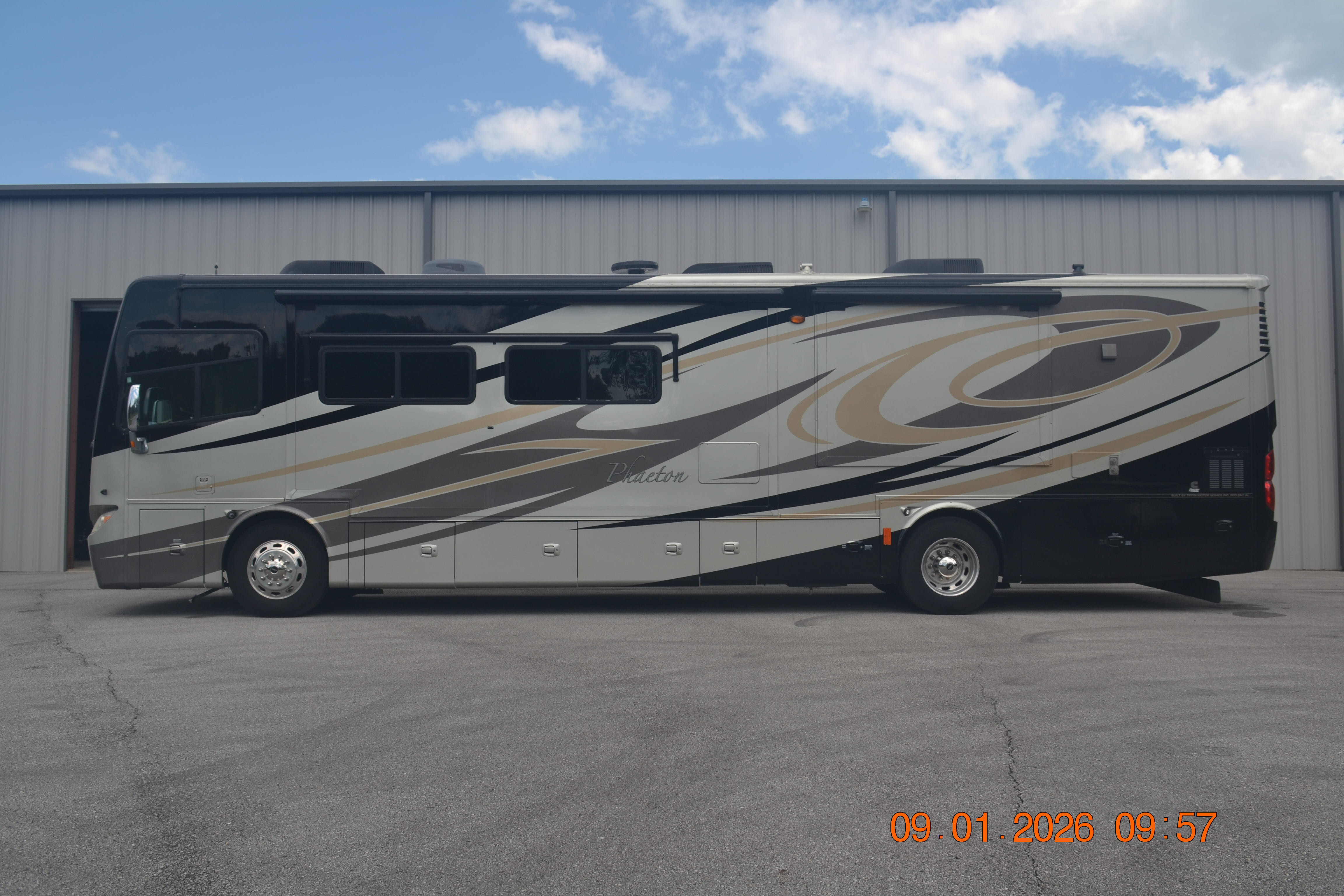 2011 Tiffin Motorhomes Phaeton 40 QBH in spruce pine AL