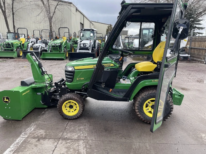 2024 John Deere X739