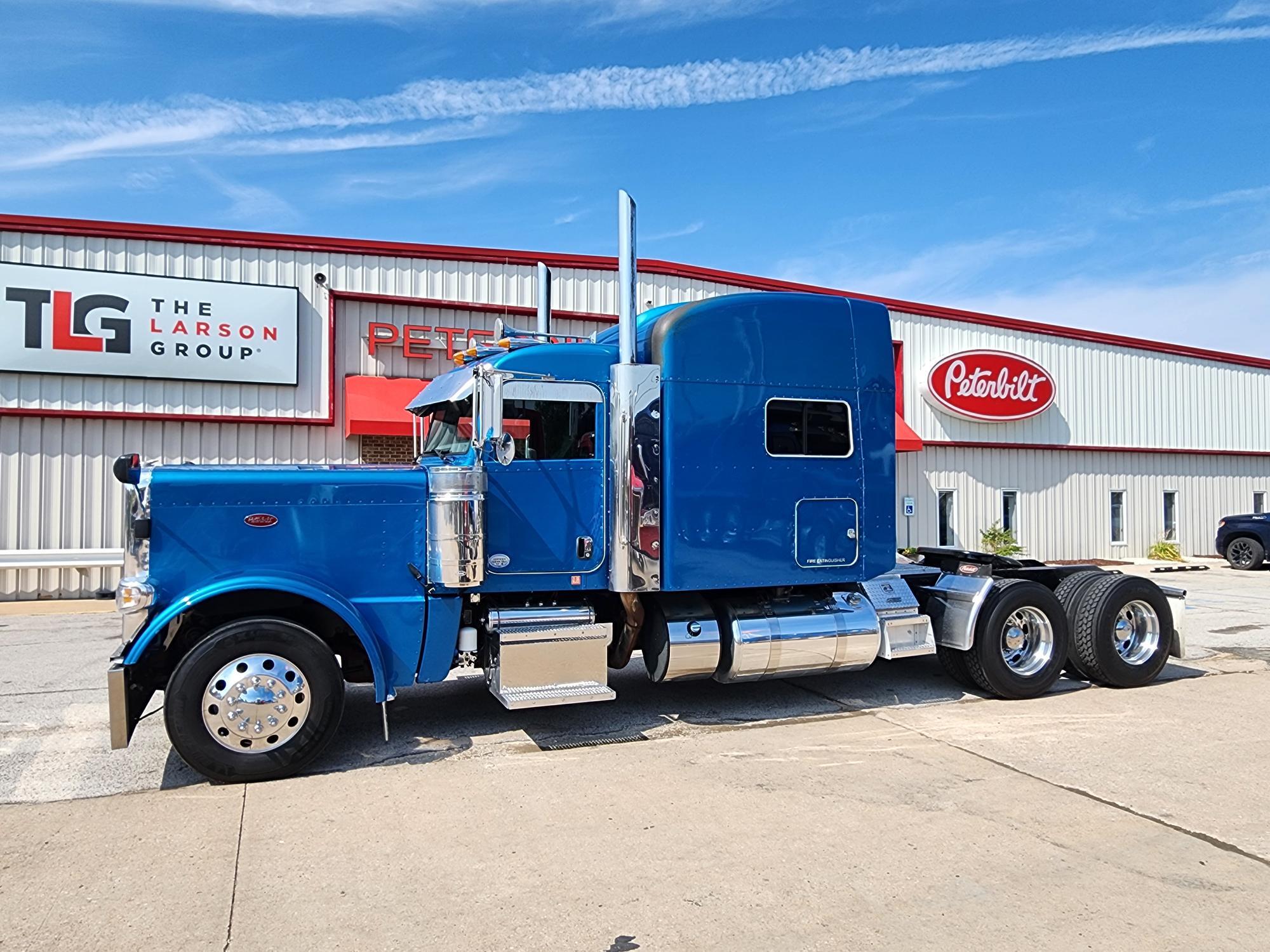 2017 Peterbilt 389 in O Fallon, MO