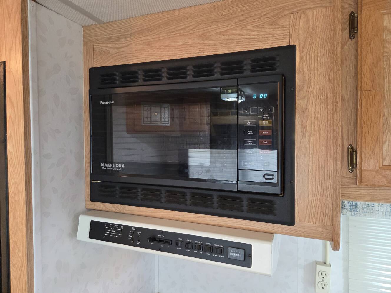 A photo of this 1997 Georgie Boy Cruise Master 3415