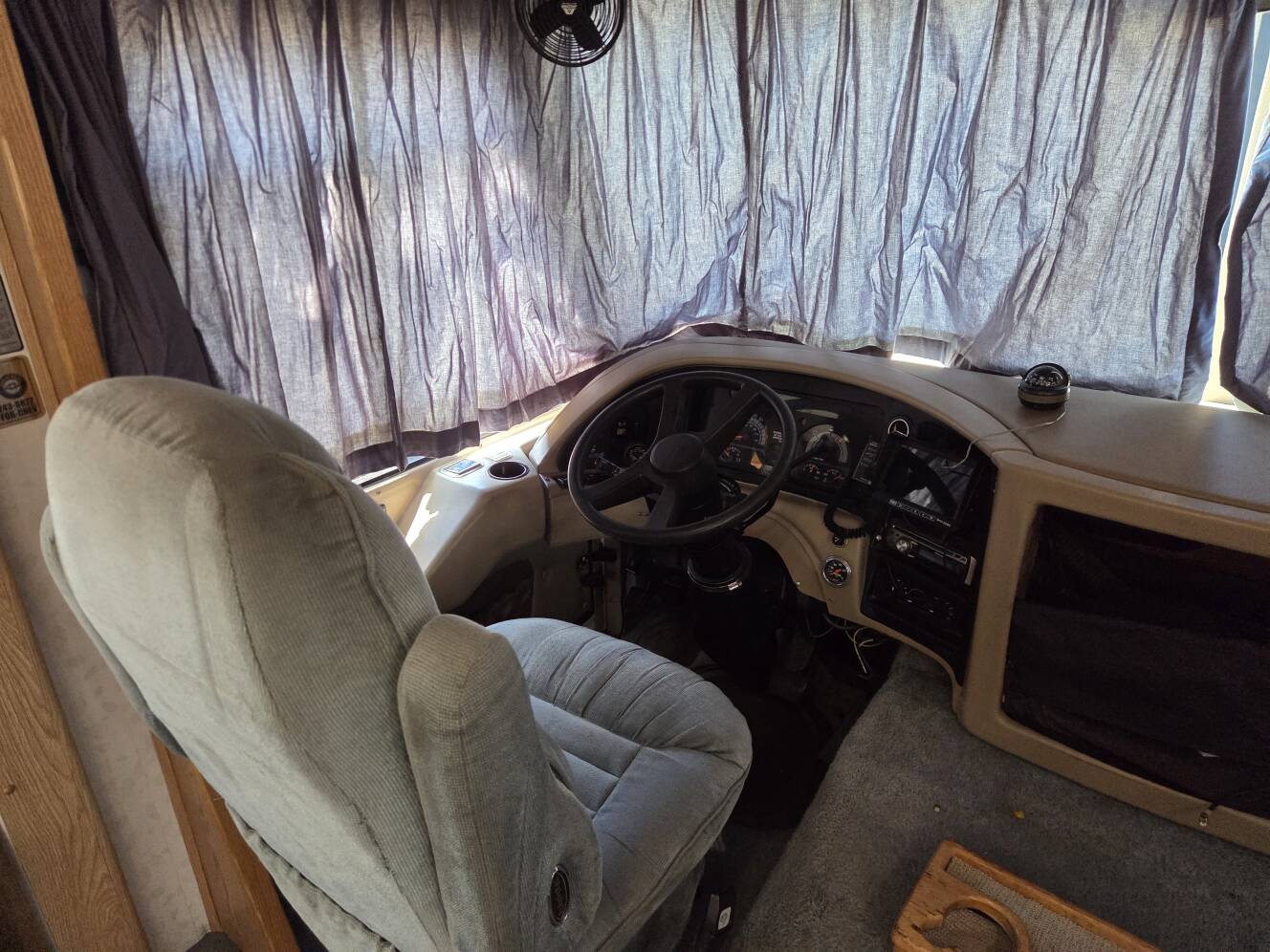 A photo of this 1997 Georgie Boy Cruise Master 3415