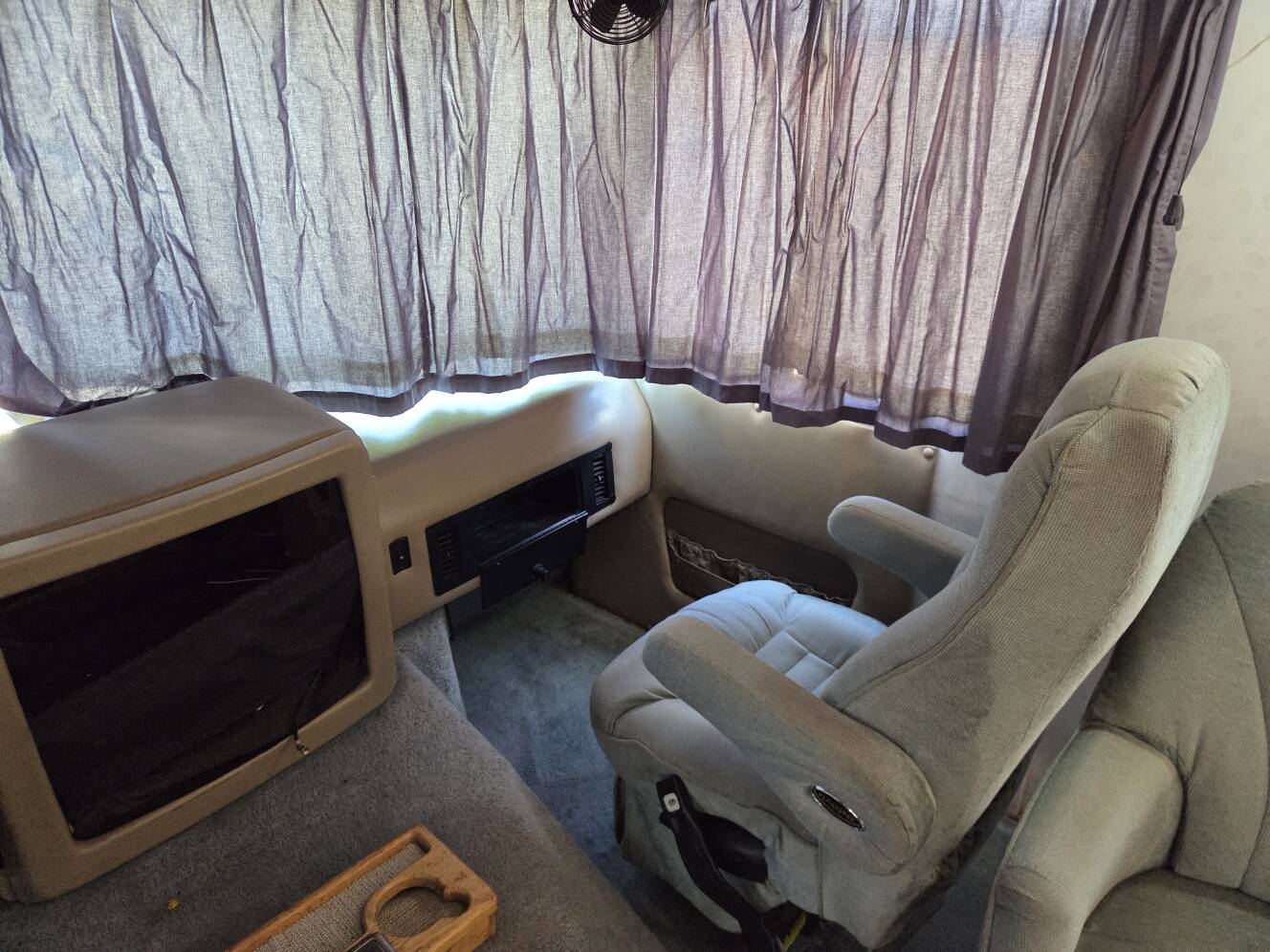 A photo of this 1997 Georgie Boy Cruise Master 3415