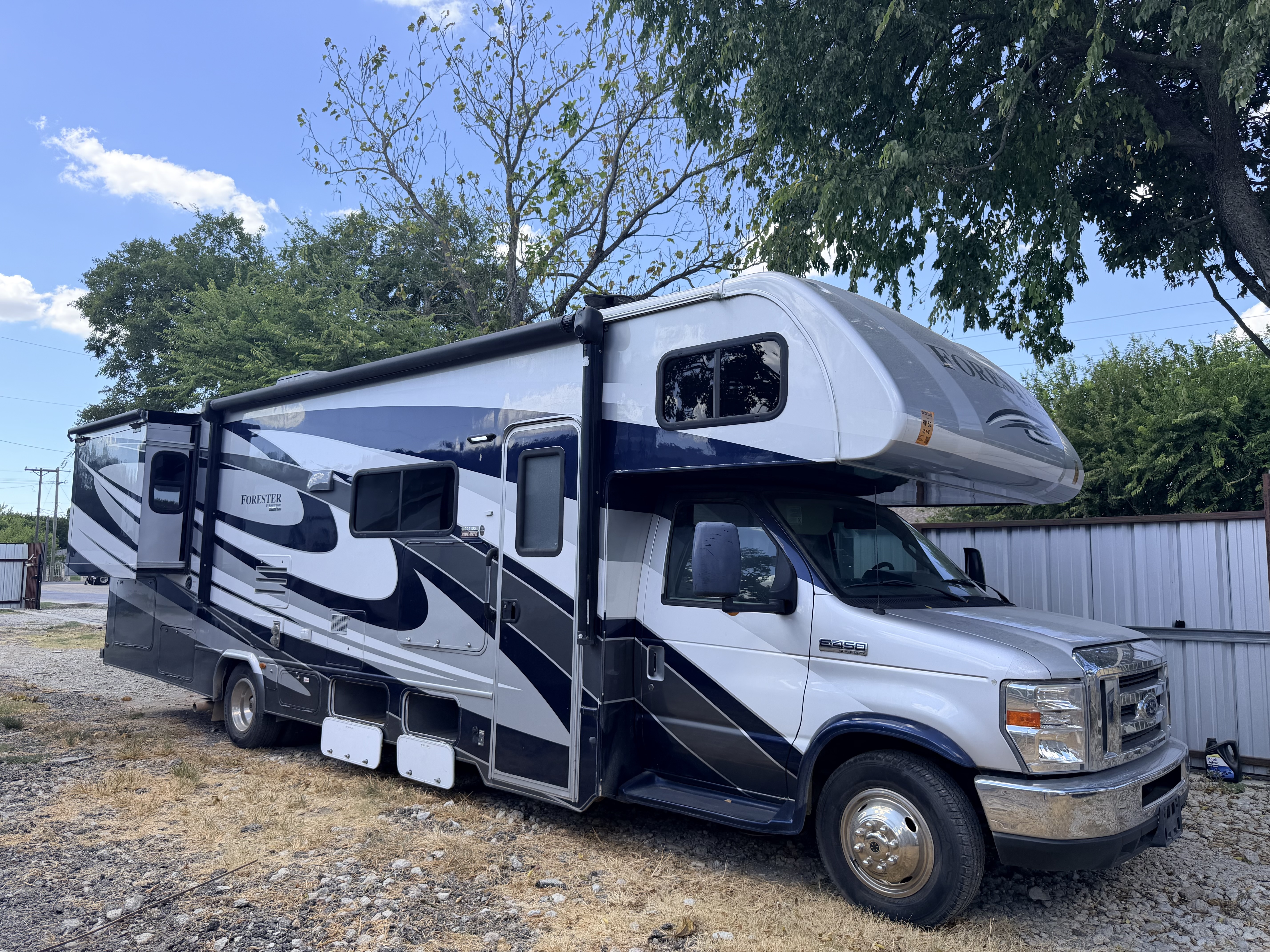 2018 Forest River FORESTER 3011DSF in red oak TX