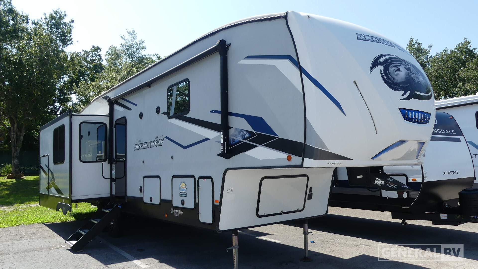 2023 Forest River CHEROKEE ARCTIC WOLF 3550 SUITE in fort myers FL