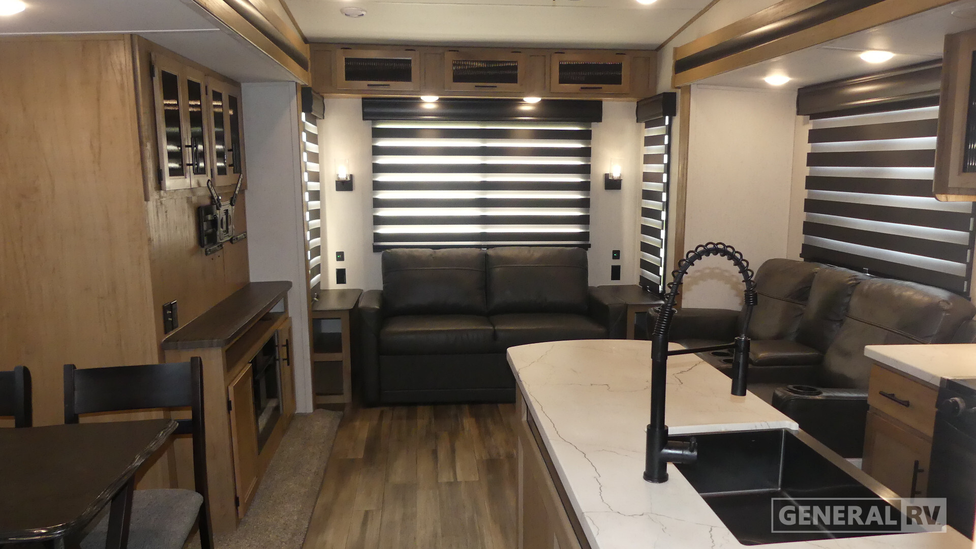 2023 Forest River CHEROKEE ARCTIC WOLF 3550 SUITE in fort myers FL
