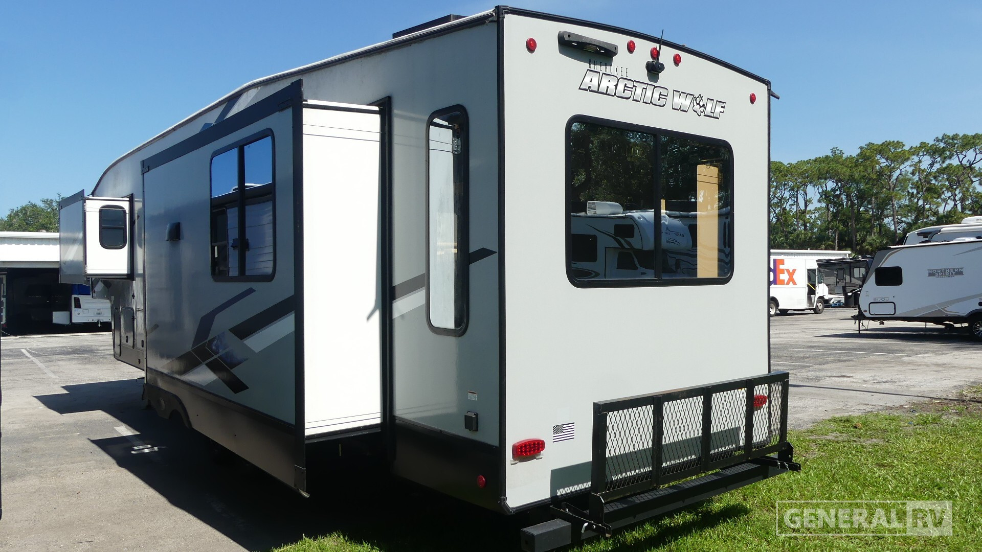 2023 Forest River CHEROKEE ARCTIC WOLF 3550 SUITE in fort myers FL