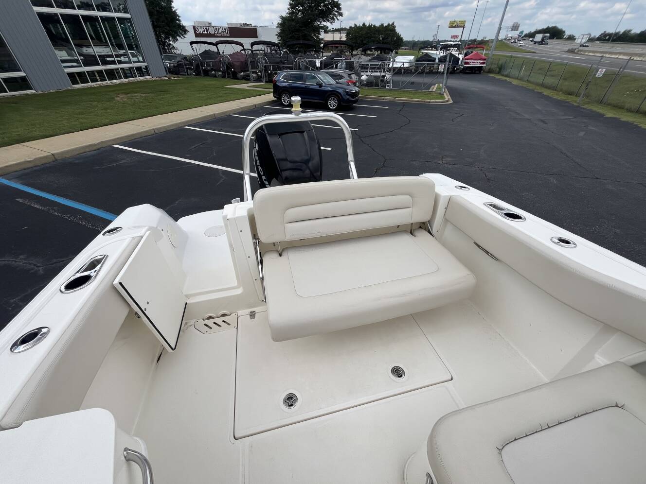 A photo of this 2013 Boston Whaler 230 VANTAGE
