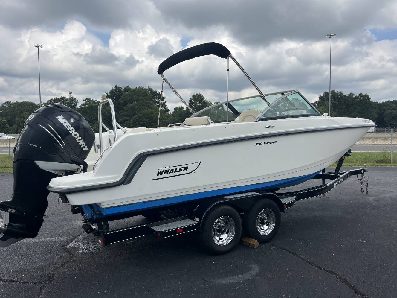 A photo of this 2013 Boston Whaler 230 VANTAGE