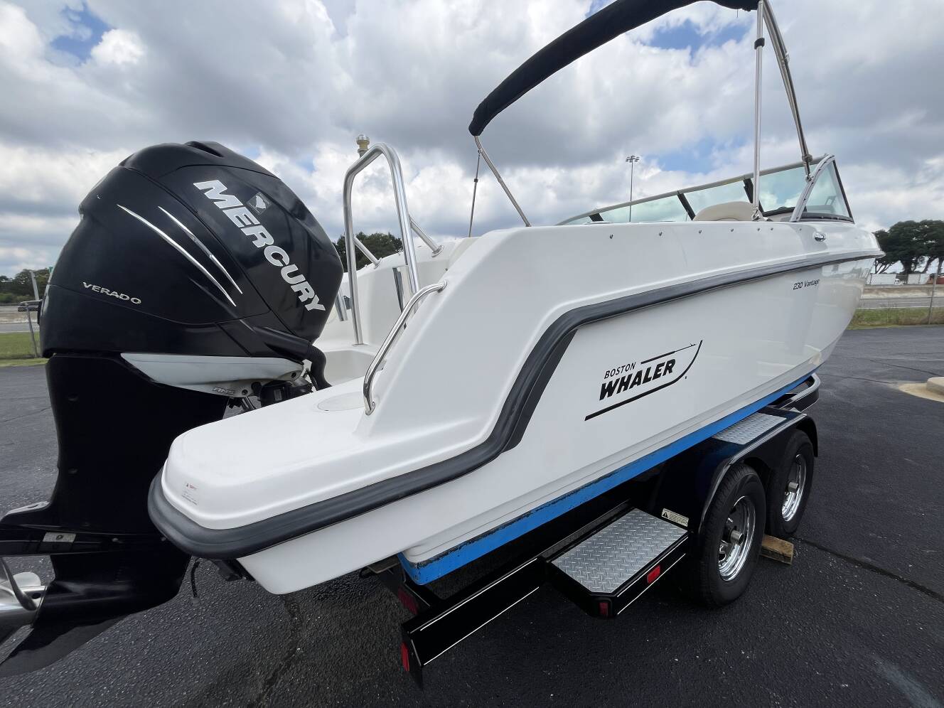 A photo of this 2013 Boston Whaler 230 VANTAGE