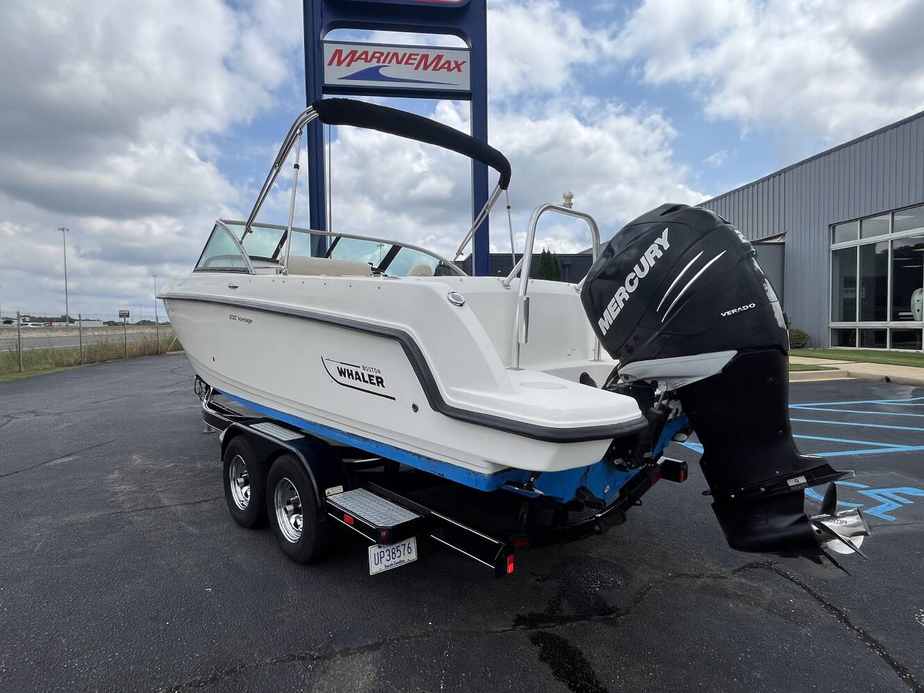 A photo of this 2013 Boston Whaler 230 VANTAGE