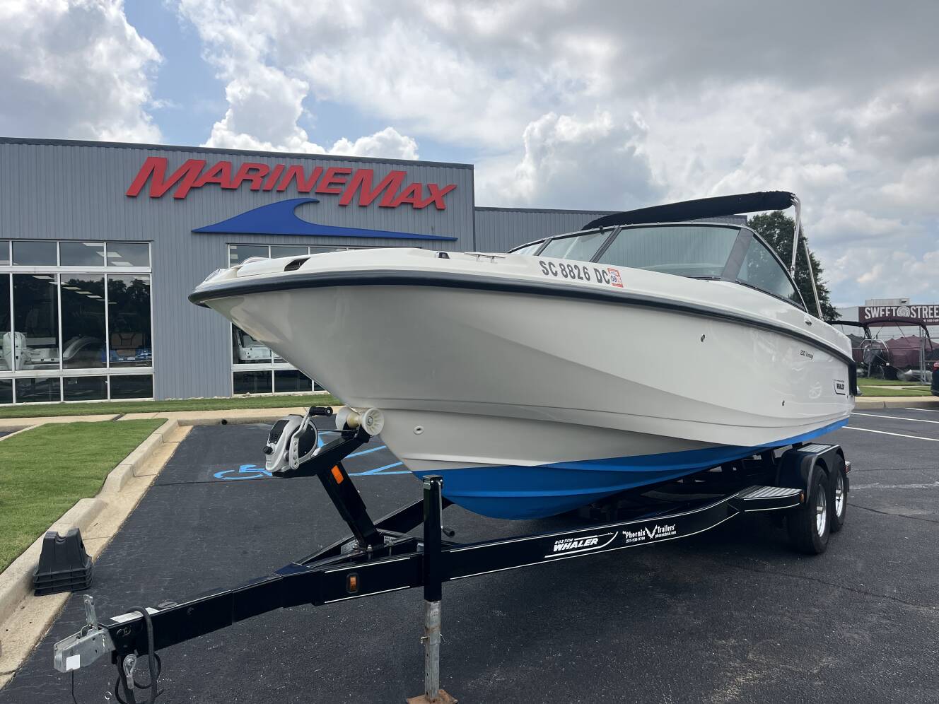 A photo of this 2013 Boston Whaler 230 VANTAGE
