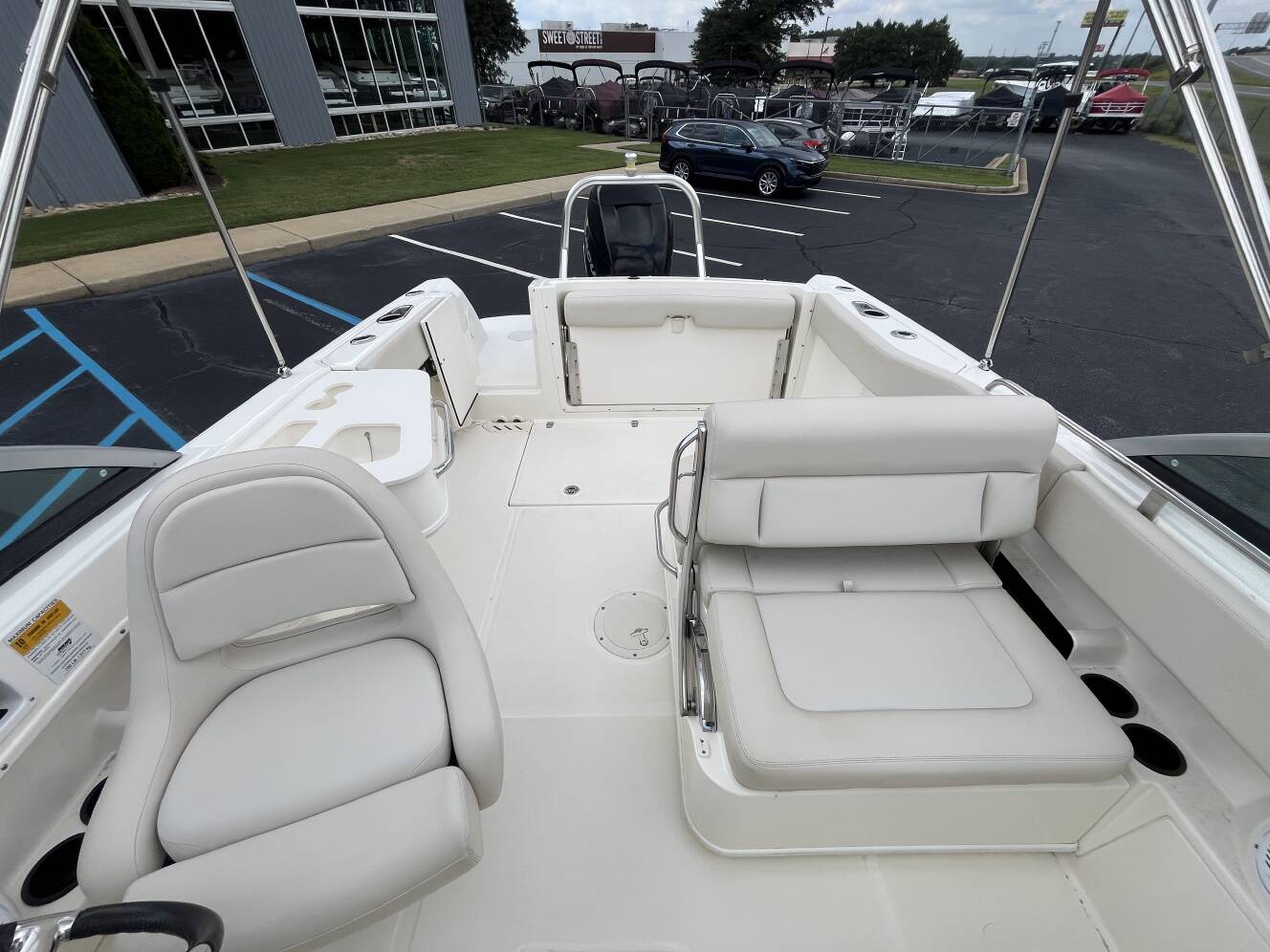 A photo of this 2013 Boston Whaler 230 VANTAGE
