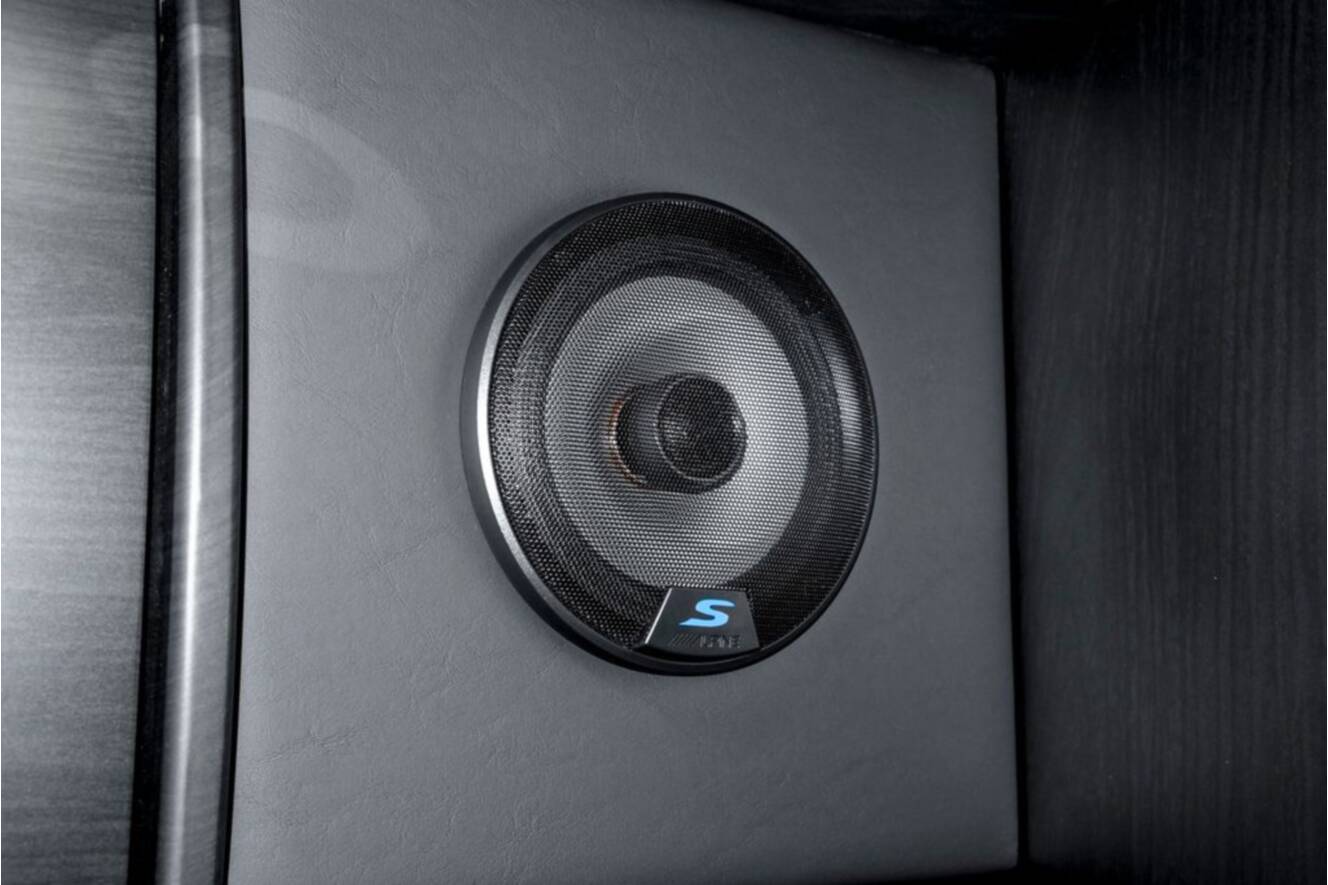 A photo of this 2027 Midwest Automotive Designs Luxe Cruiser D6 AWD