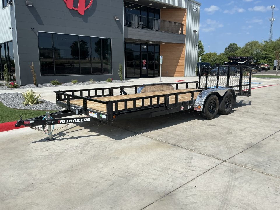 2027 PJ Trailers UL in Paris, TX