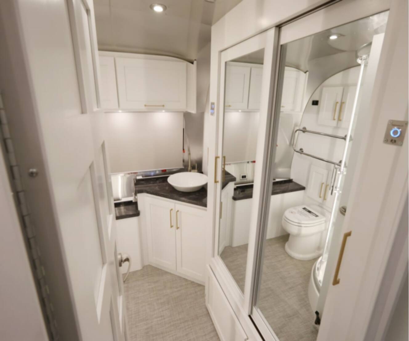 A photo of this 2023 Airstream CLASSIC 33FB 33FB TWIN