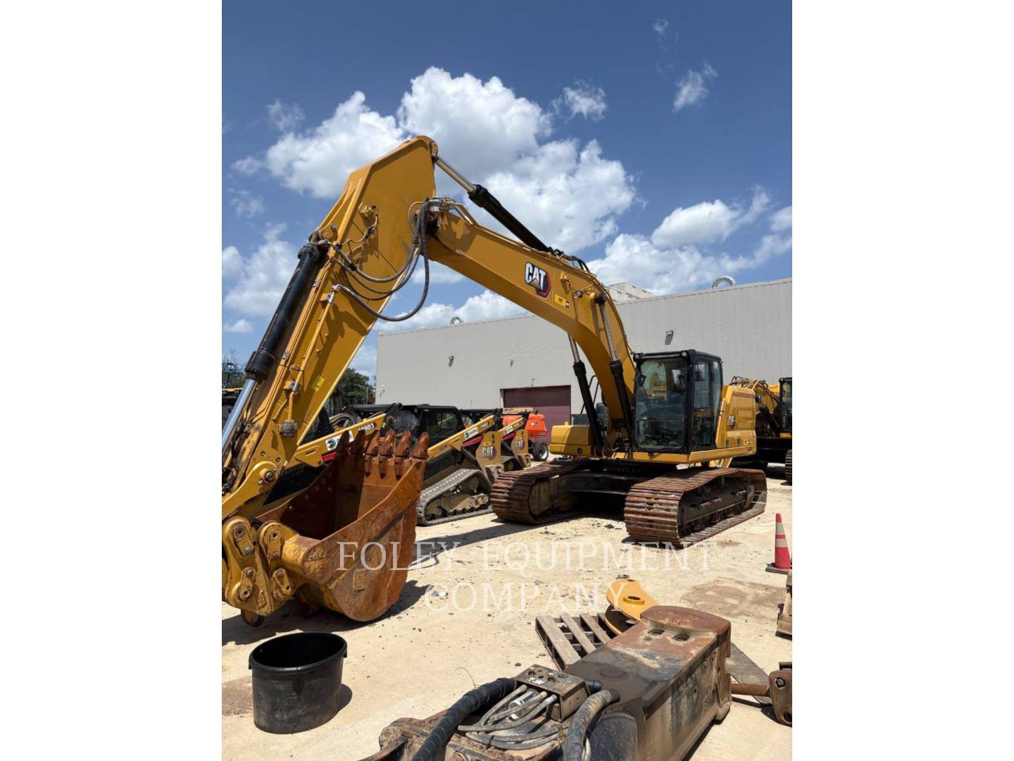 2021 CAT 330-0712X in Kansas City, MO