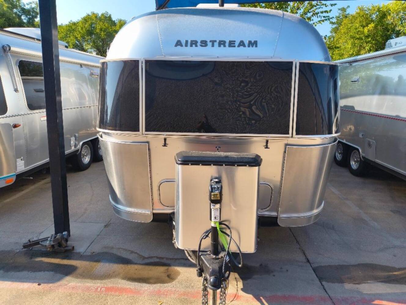 A photo of this 2020 Airstream Globetrotter 27FB Twin