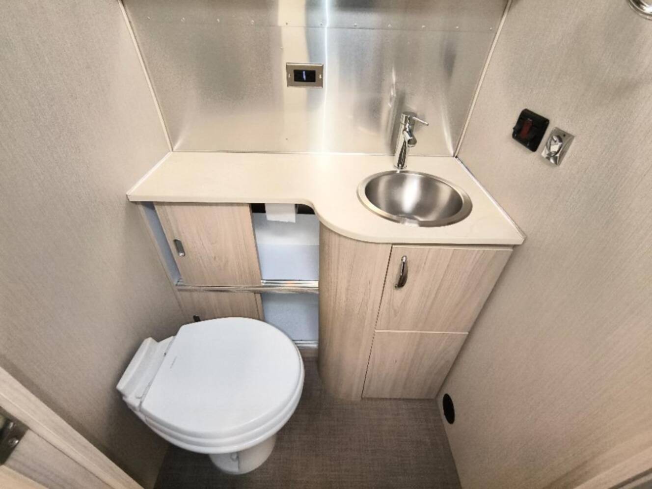 A photo of this 2020 Airstream Globetrotter 27FB Twin