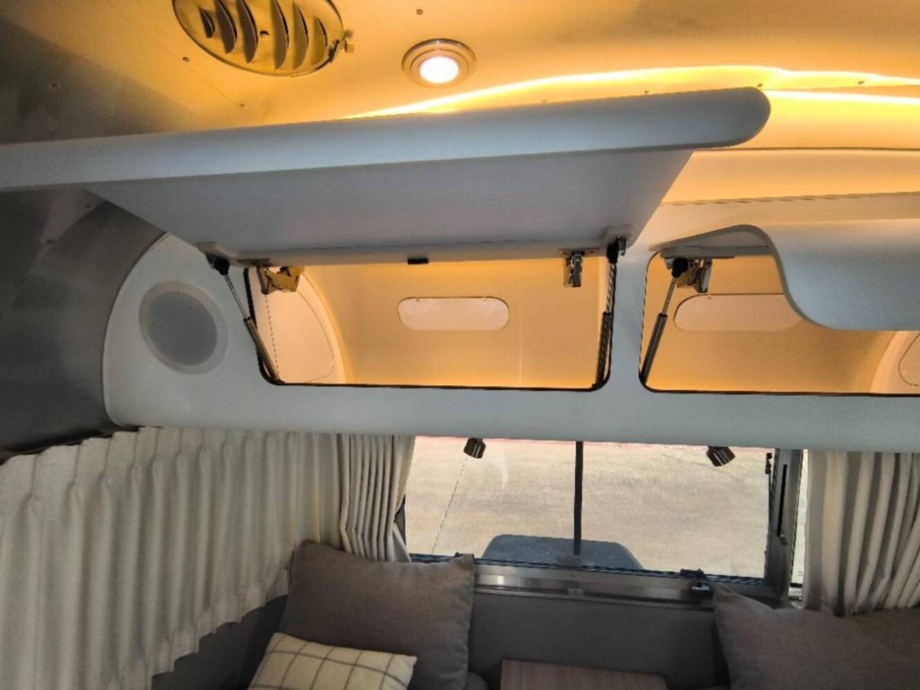 A photo of this 2020 Airstream Globetrotter 27FB Twin
