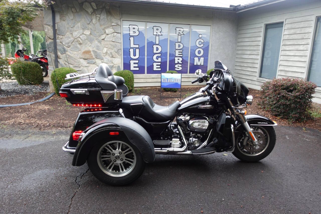 2017 Harley-Davidson Tri Glide Ultra ULTRA CLASSIC in Granite Falls, NC