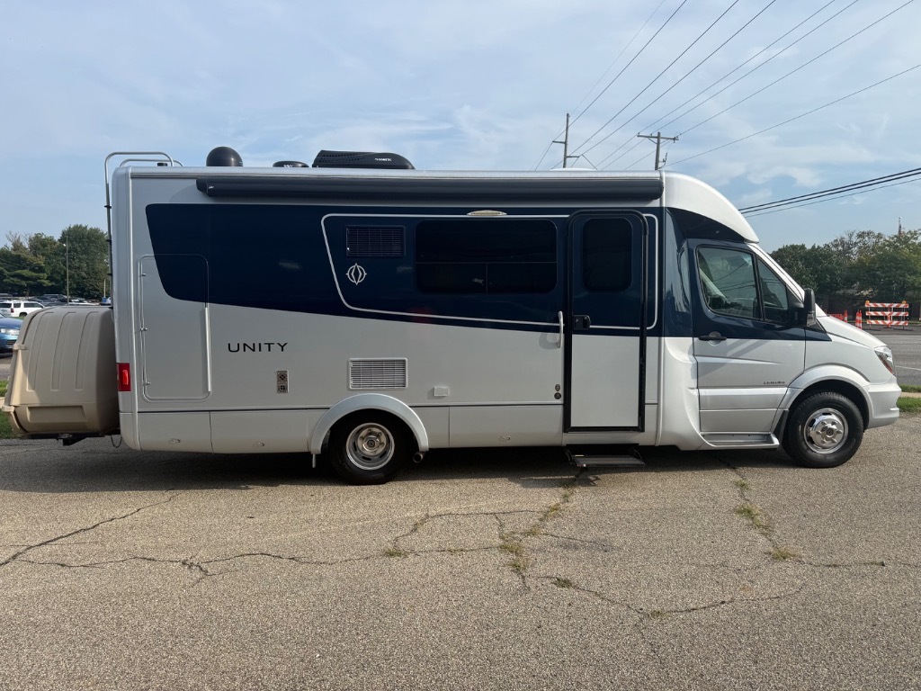 2019 Leisure Travel Unity U24MB Class B+ RV