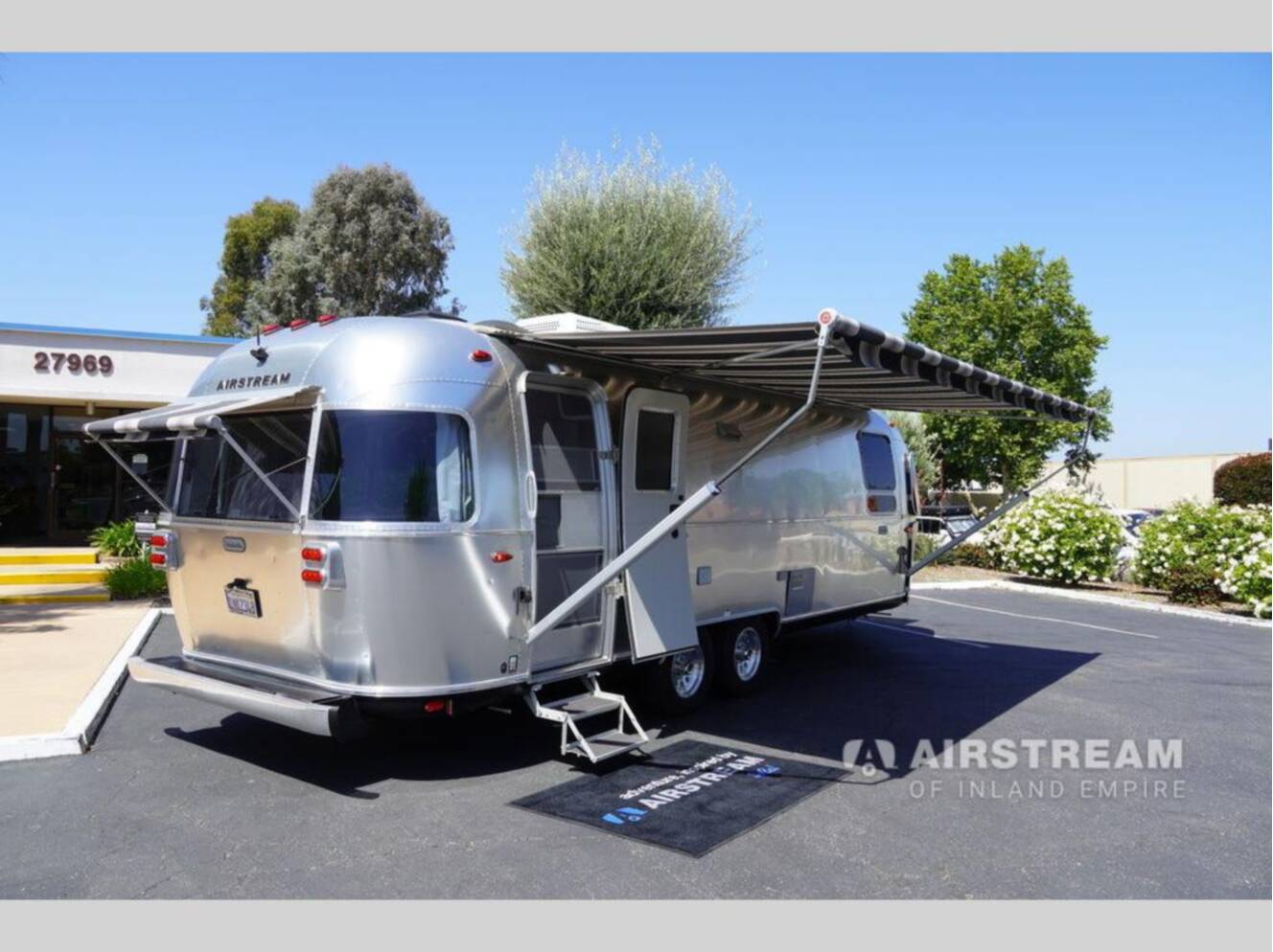 A photo of this 2020 Airstream Globetrotter 27FBQ