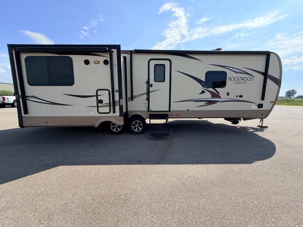 2018 Forest River Rv Rockwood Signature Ultra Lite 8329SS RV
