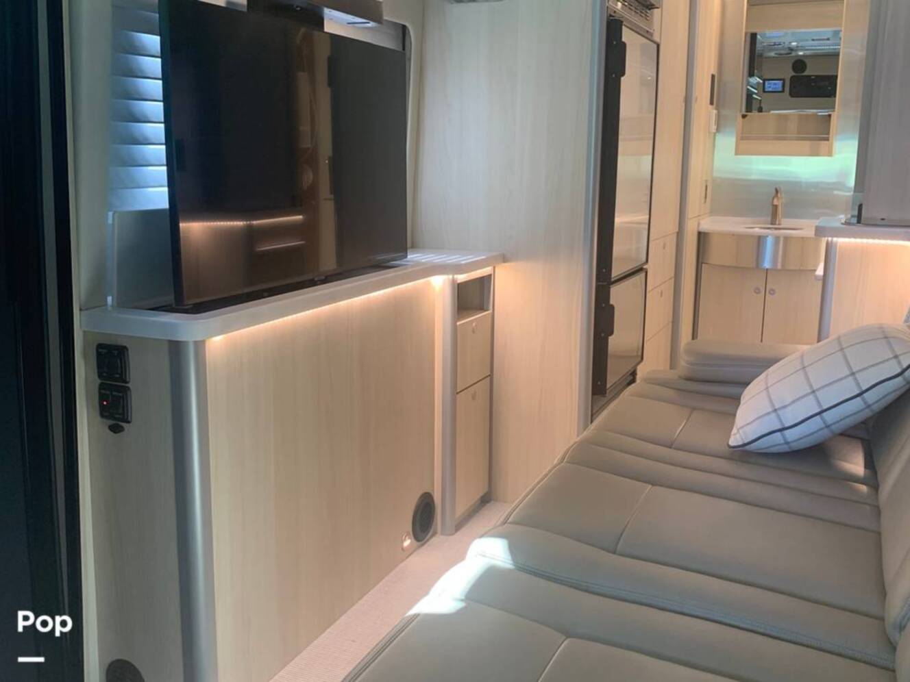 A photo of this 2025 Airstream Atlas Murphy Suite