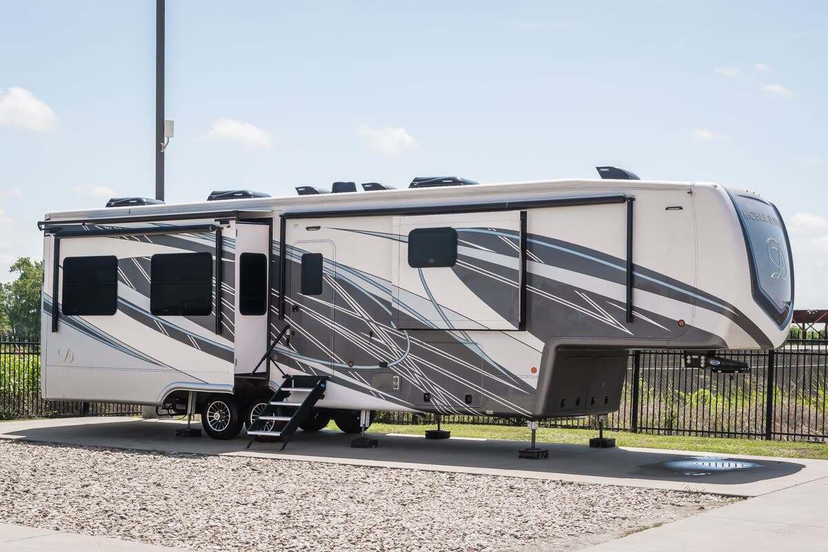 2025 DRV Mobile Suites MS 39DBRS3 in alvarado TX
