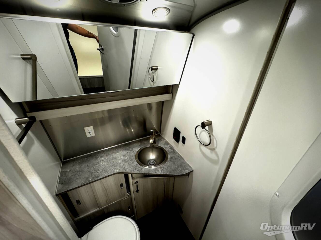 A photo of this 2022 Airstream International 25FB TWIN