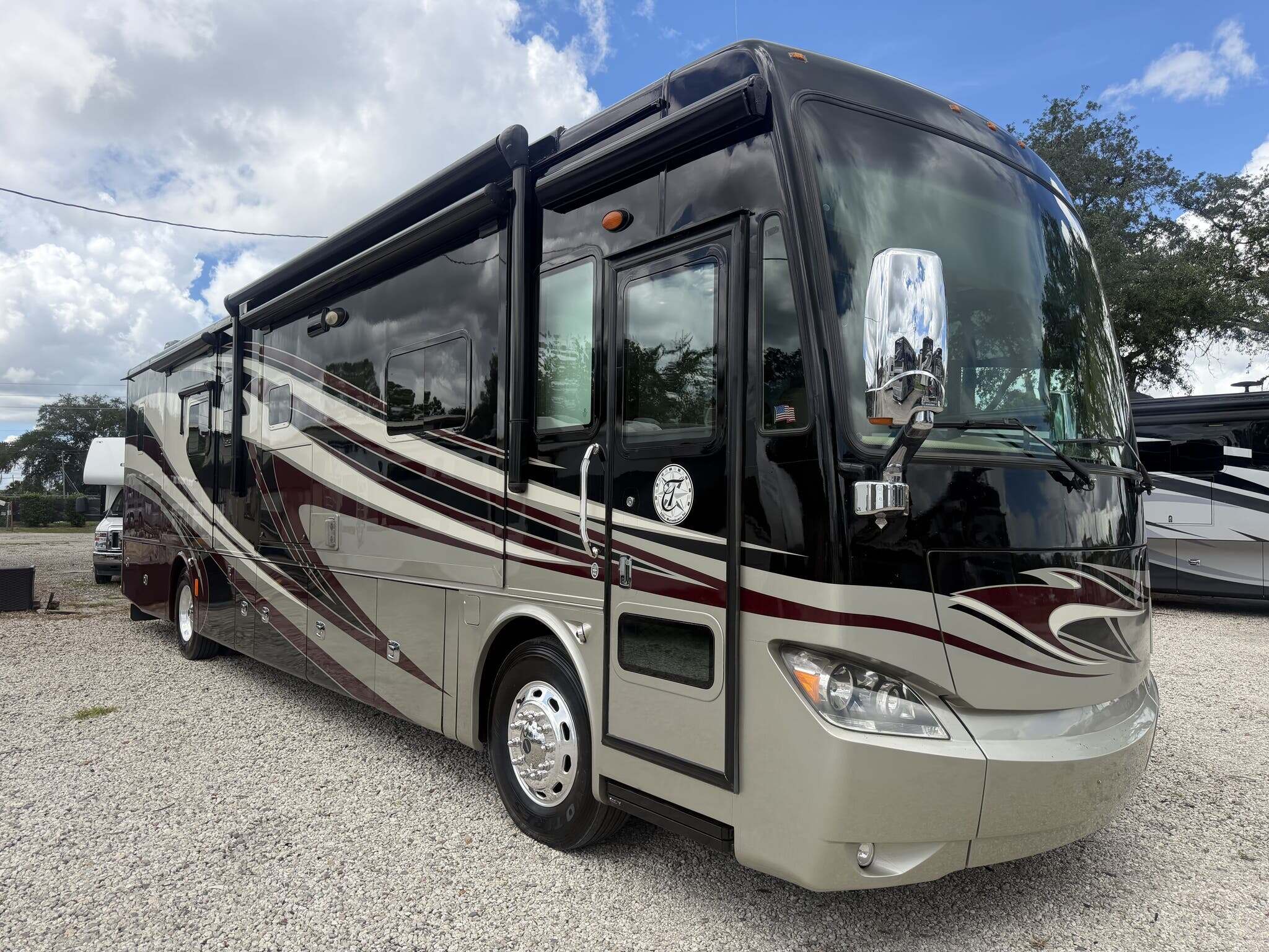 2014 Tiffin Phaeton 40QBH Class A Diesel Motorhome - Diesel Pusher RV